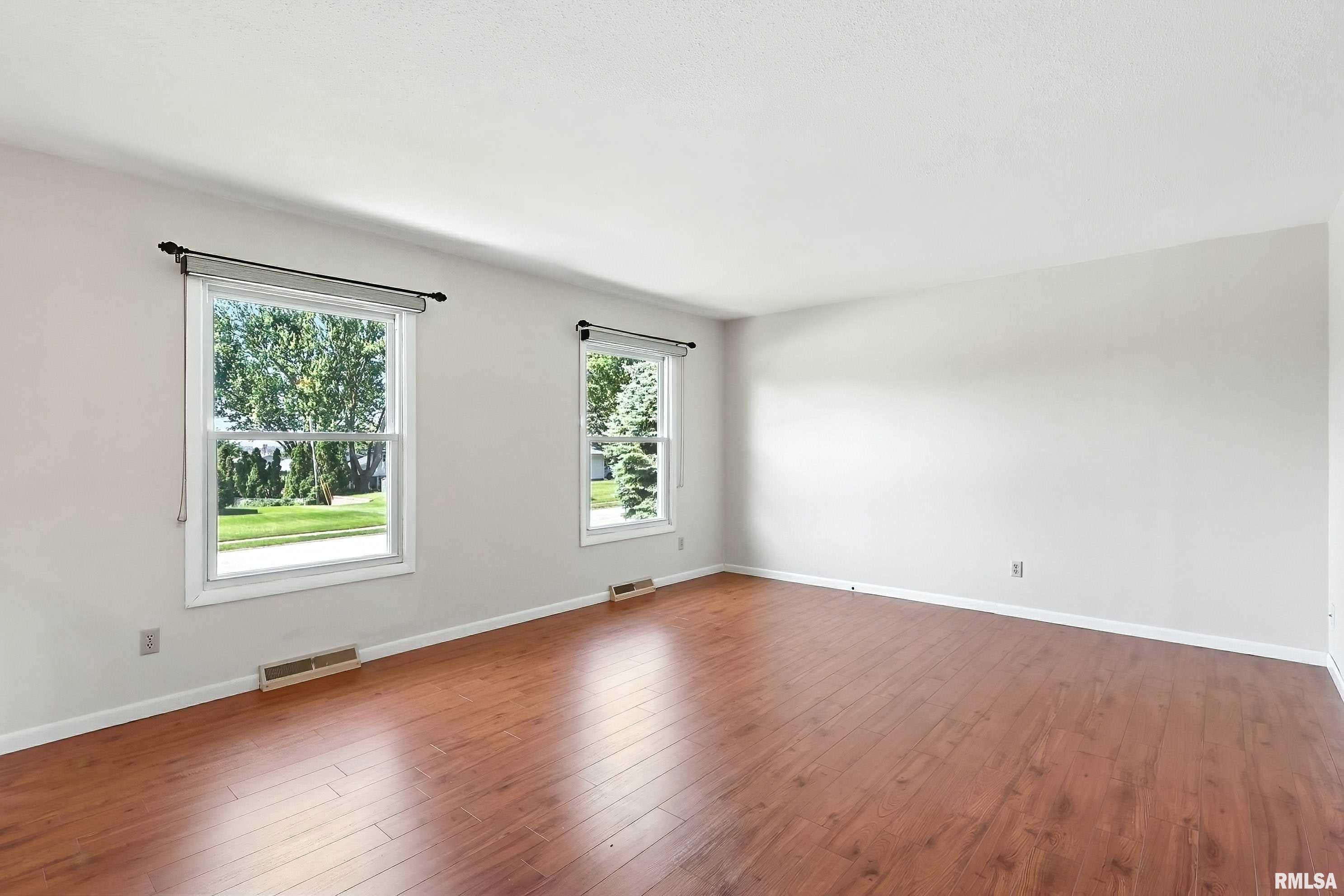 208 W 46TH Street