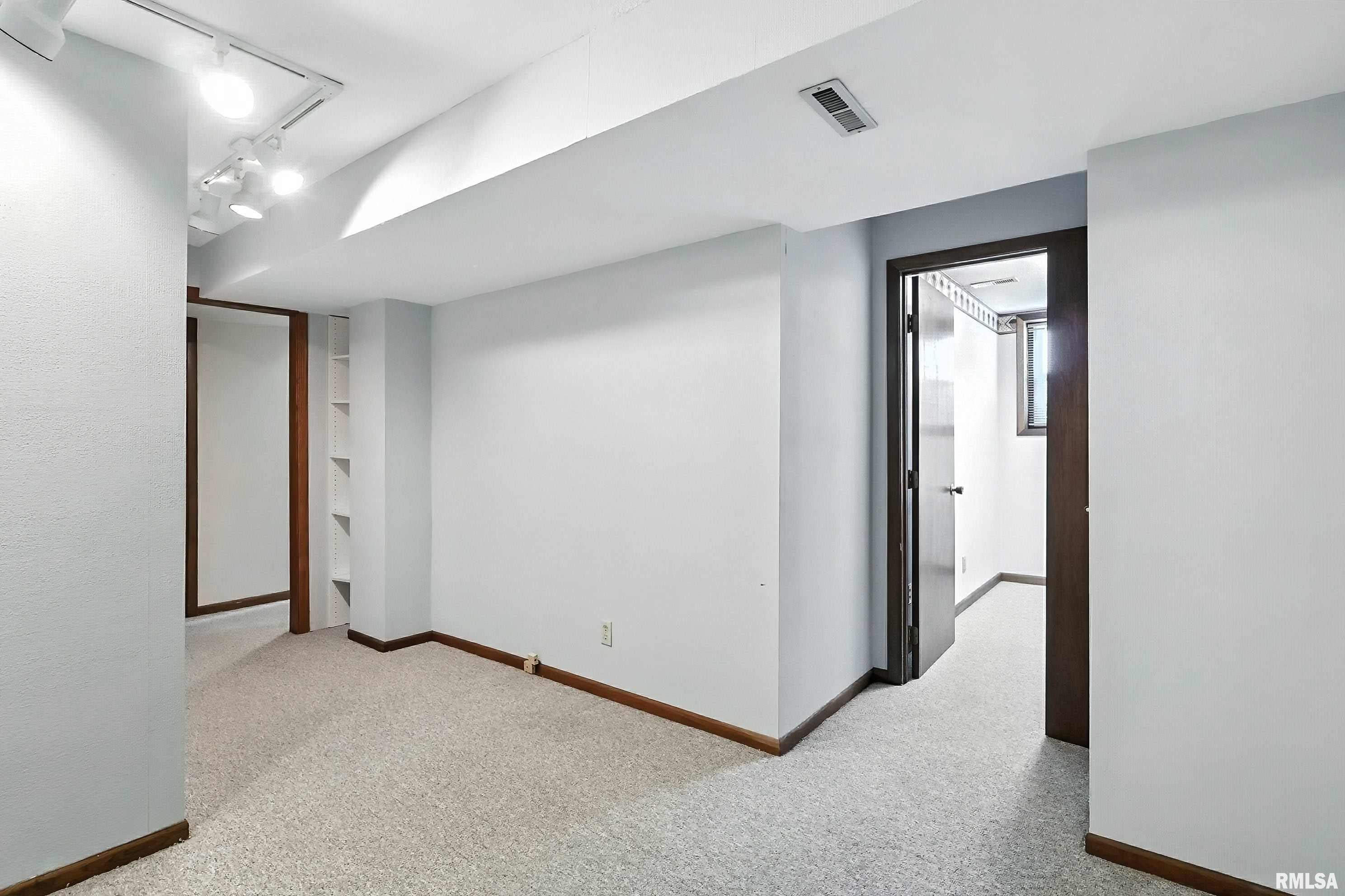 208 W 46TH Street