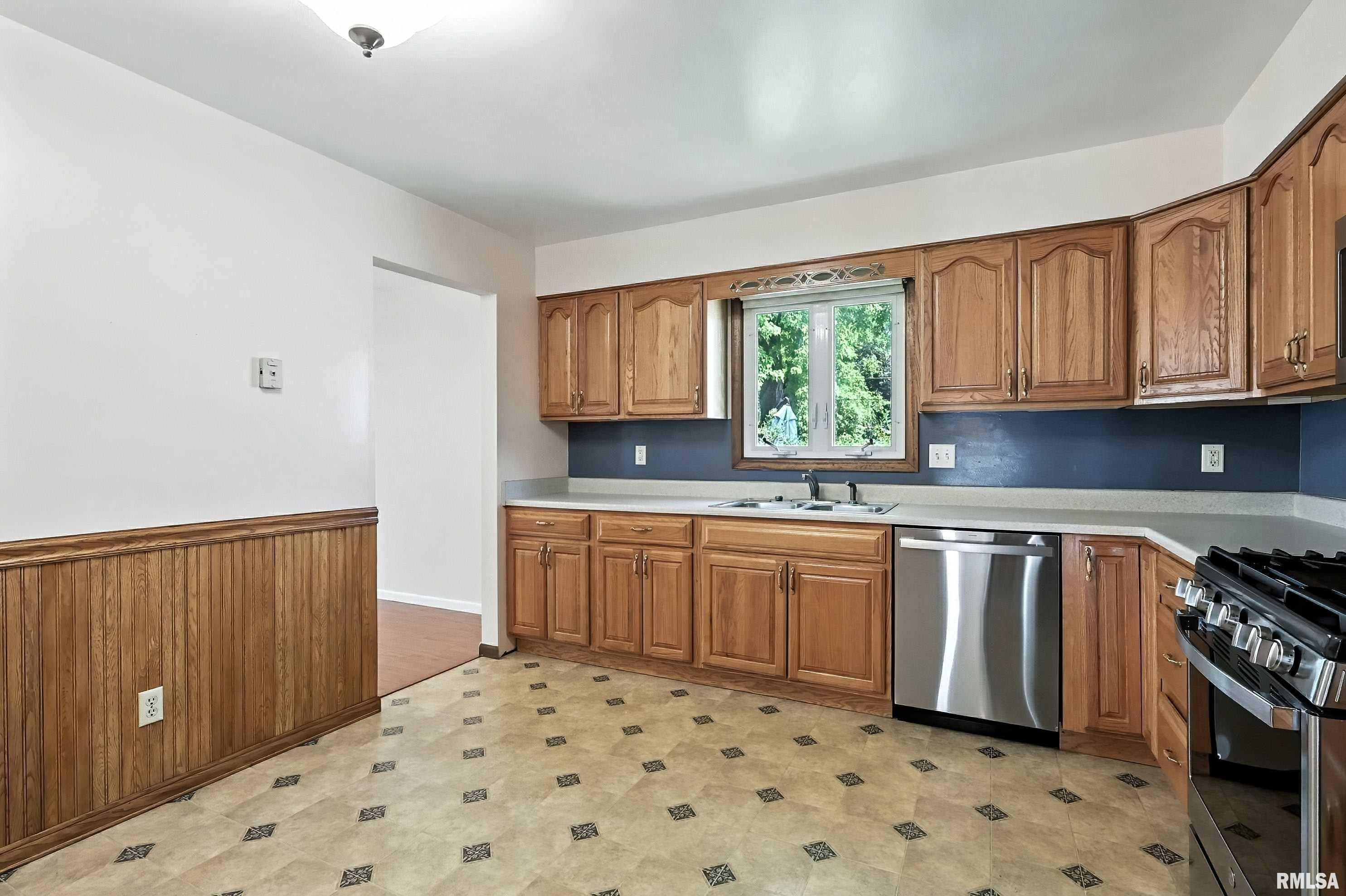 208 W 46TH Street