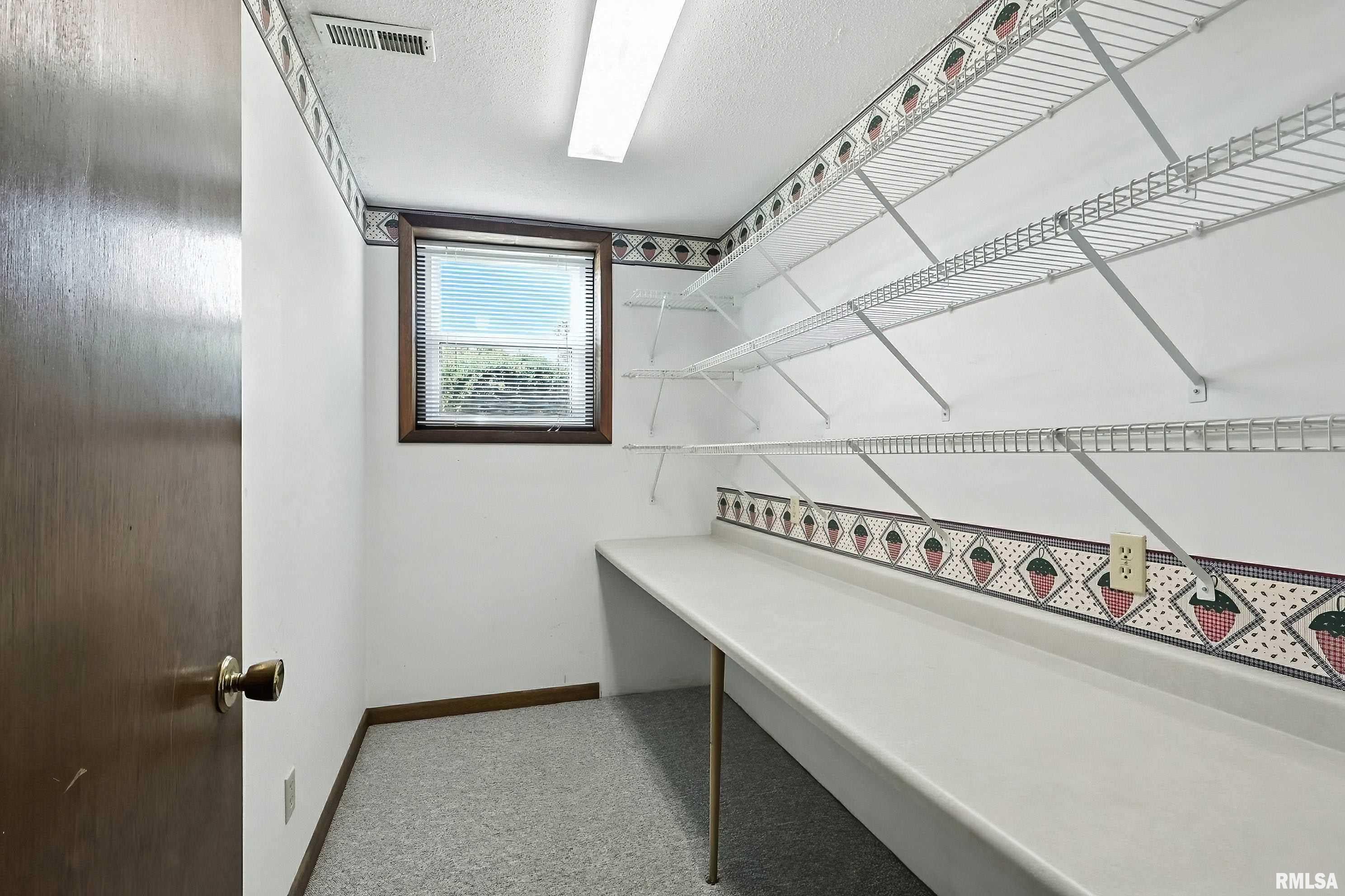 208 W 46TH Street