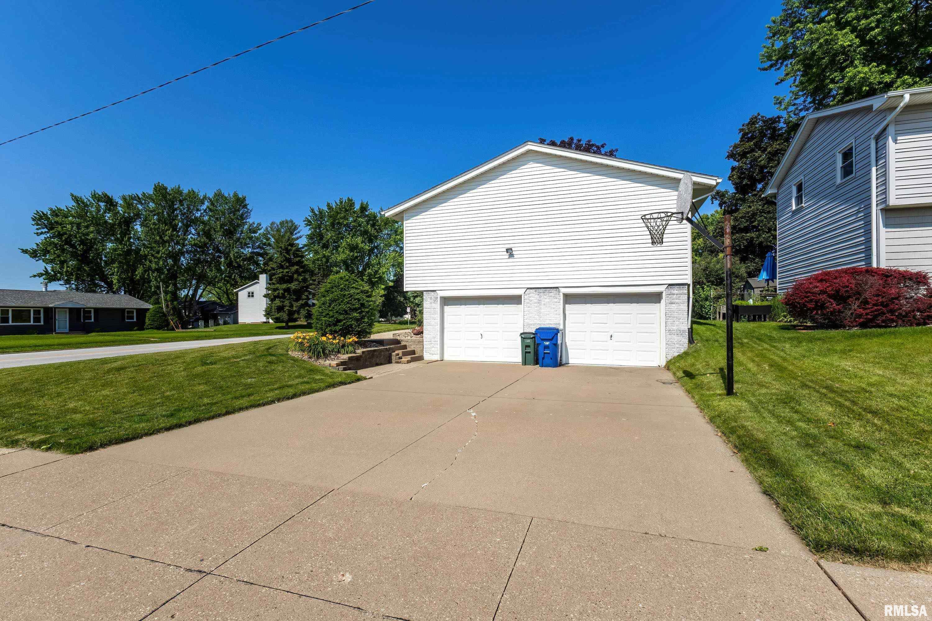 208 W 46TH Street
