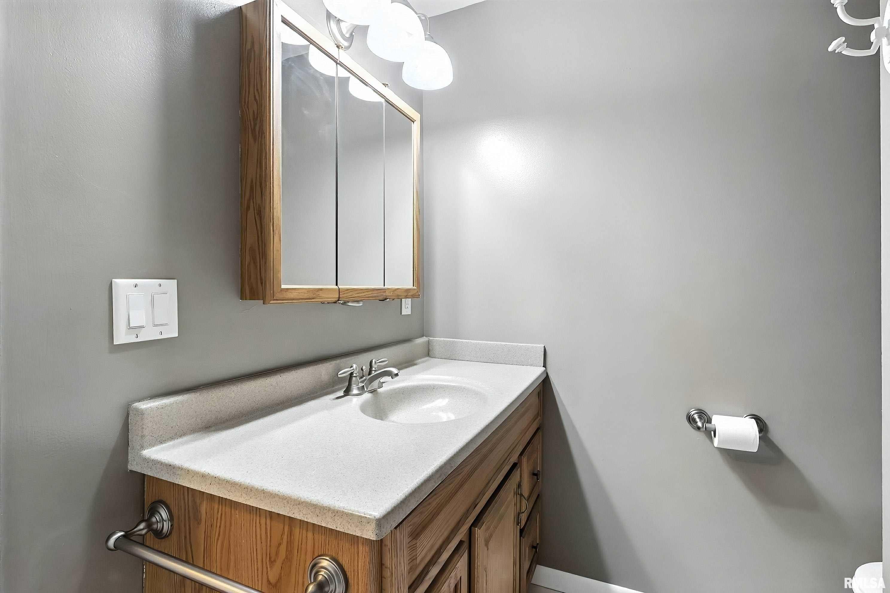 208 W 46TH Street