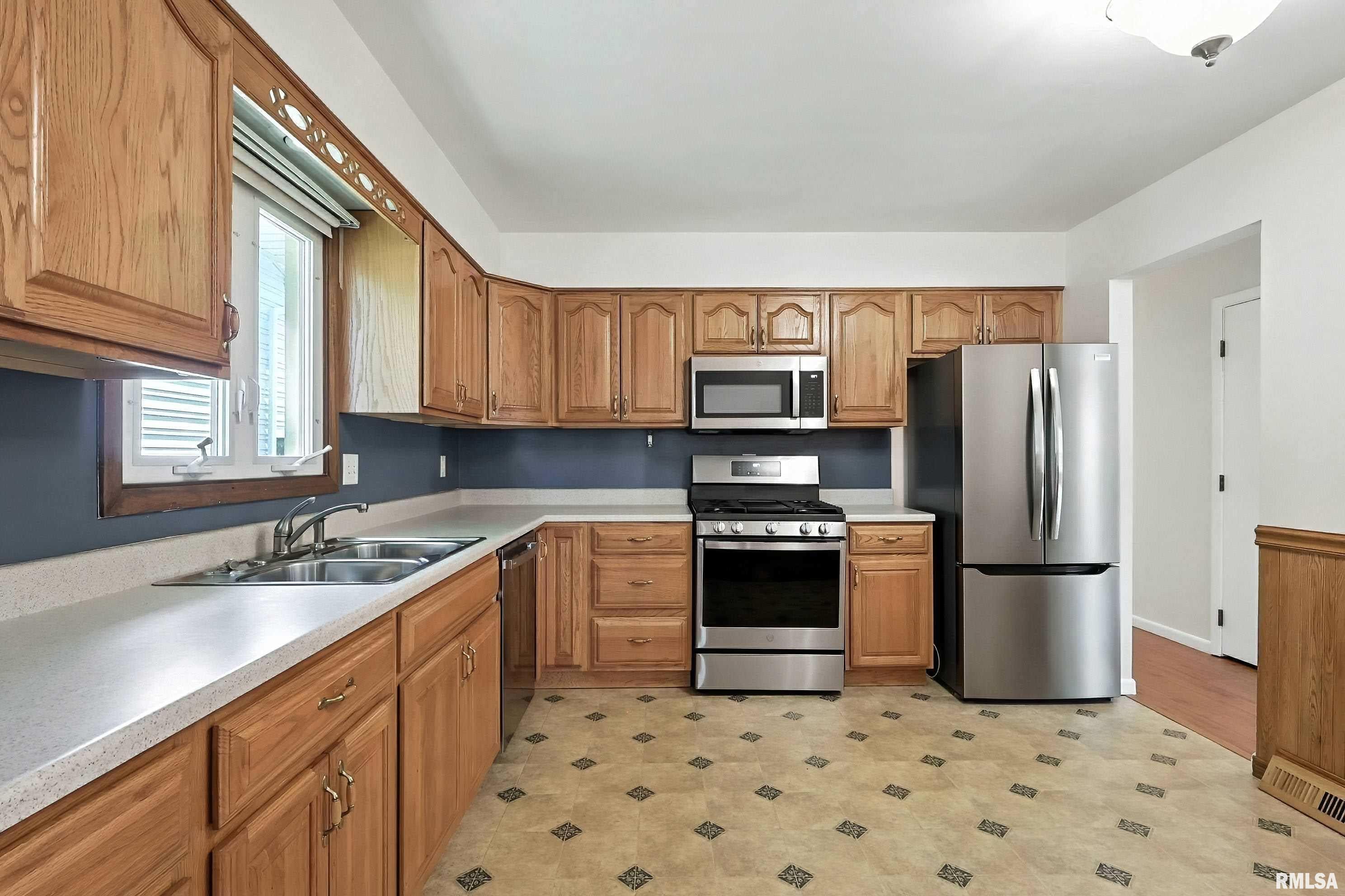 208 W 46TH Street