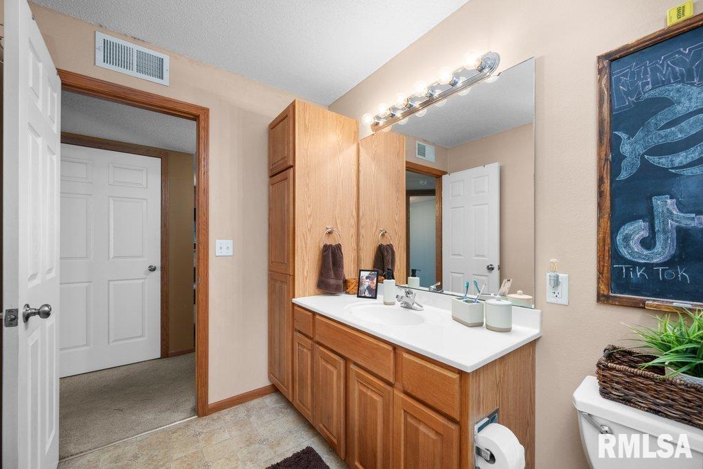 3209 S 16TH Avenue Unit: 203
