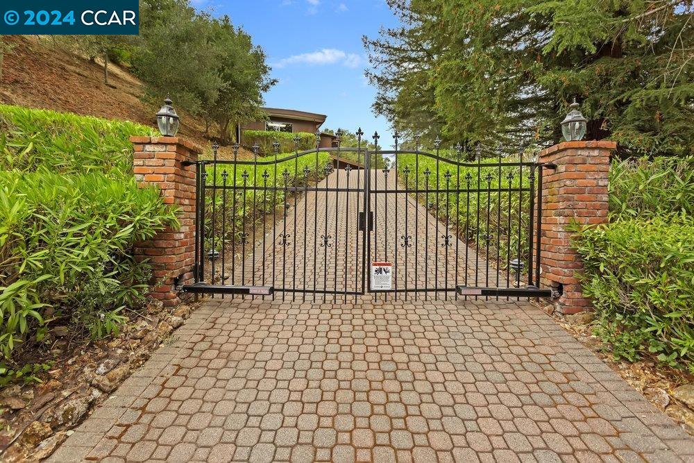 16 Honey Hill Rd