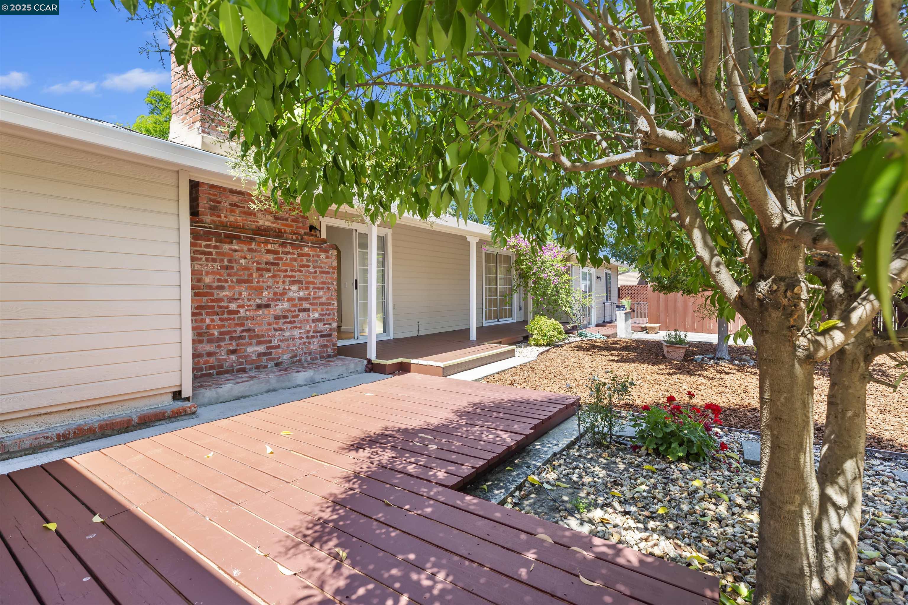 828 Bancroft Rd
