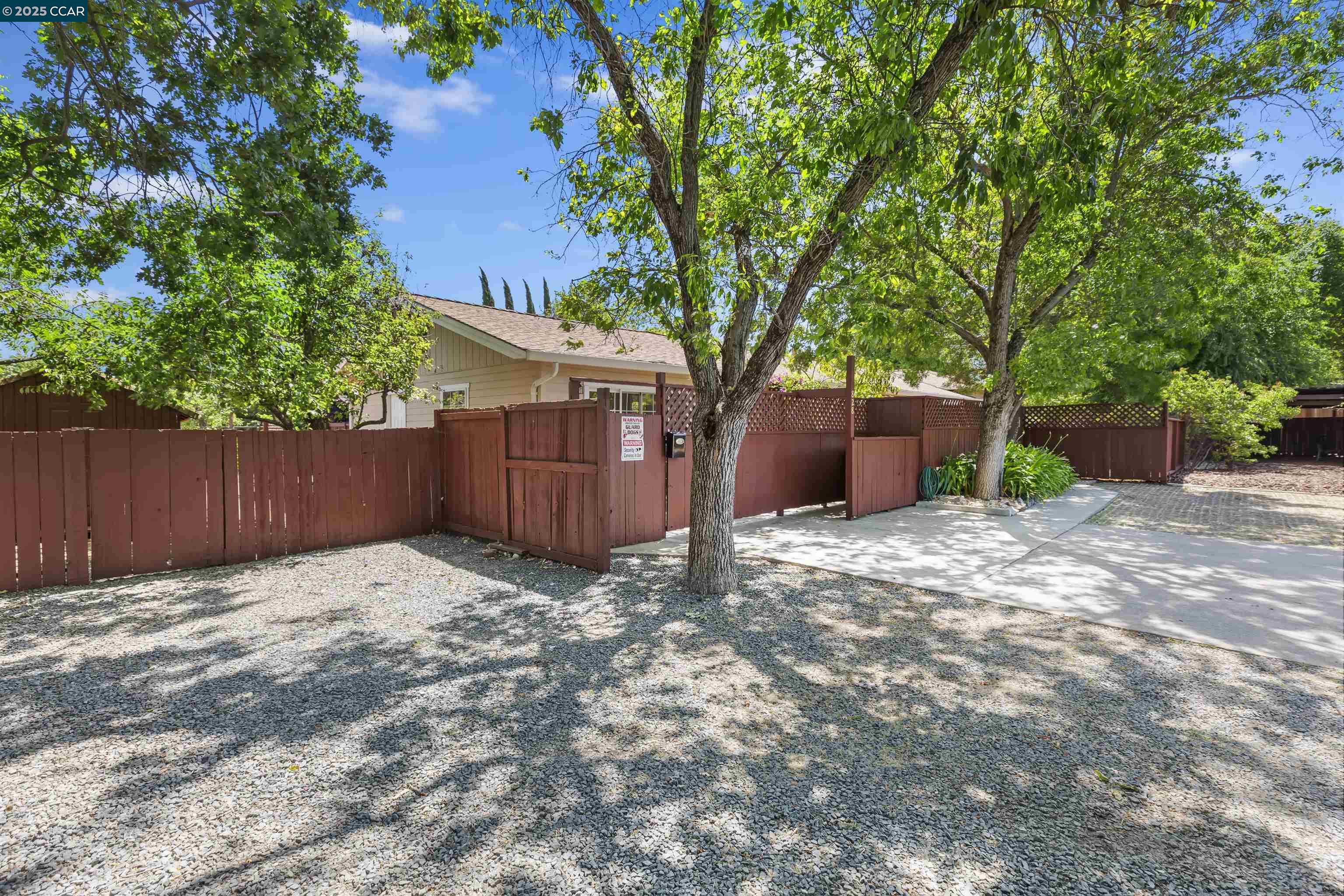 828 Bancroft Rd