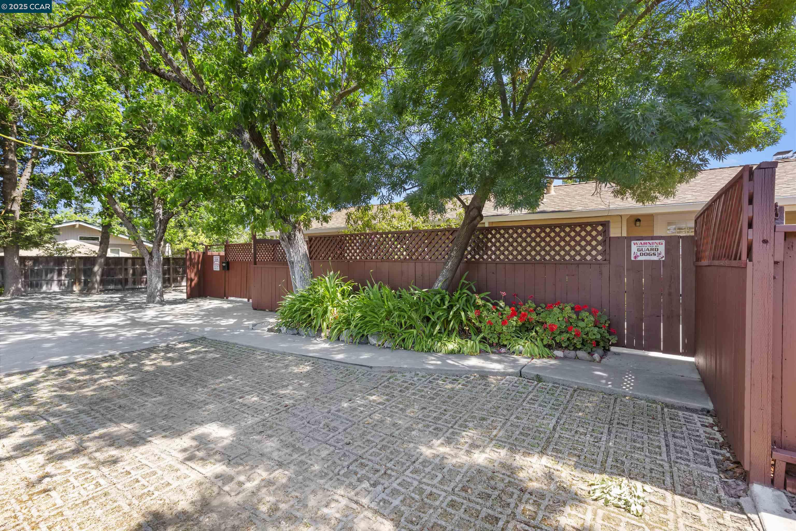 828 Bancroft Rd