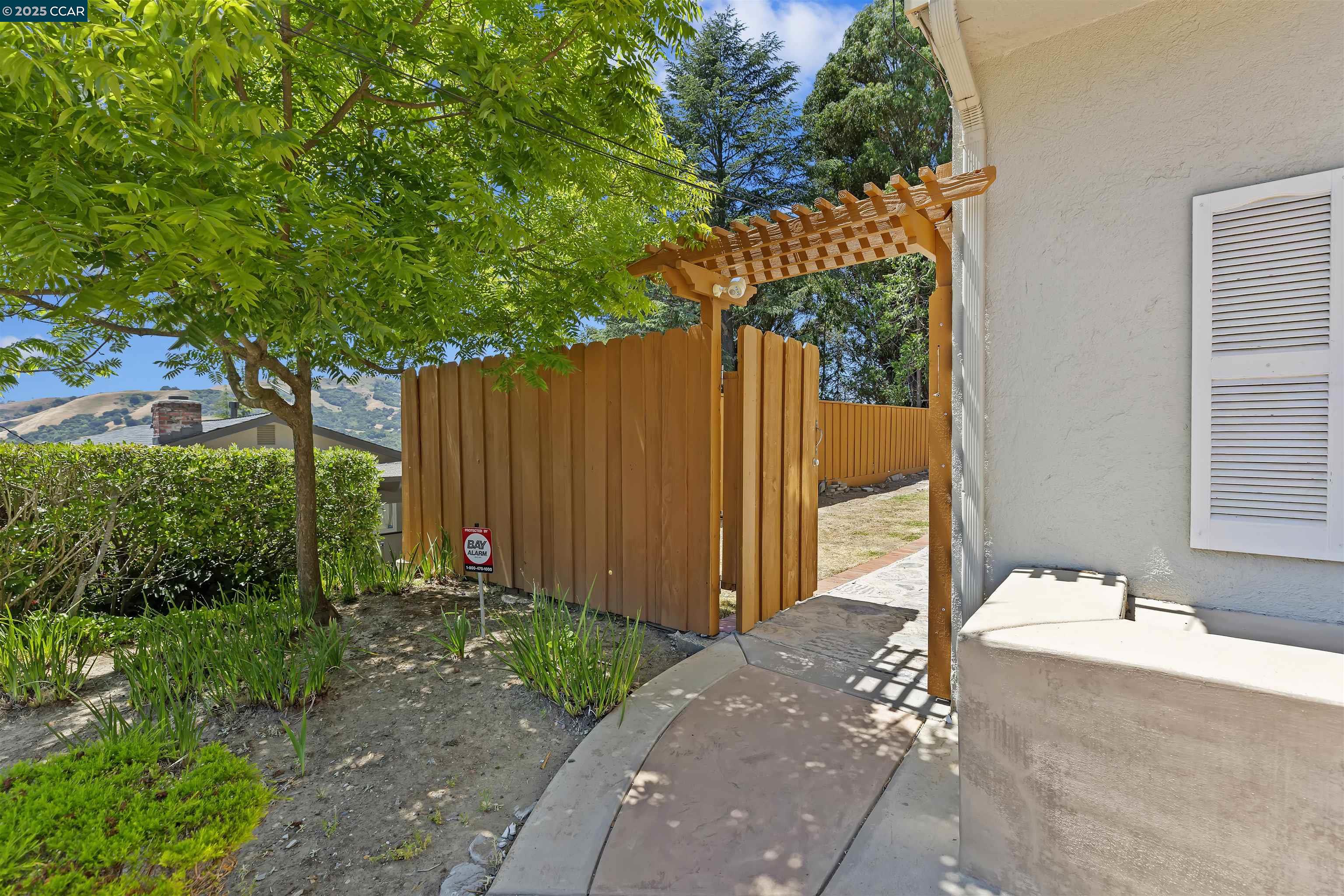 25 Bates Blvd Unit: In-Law