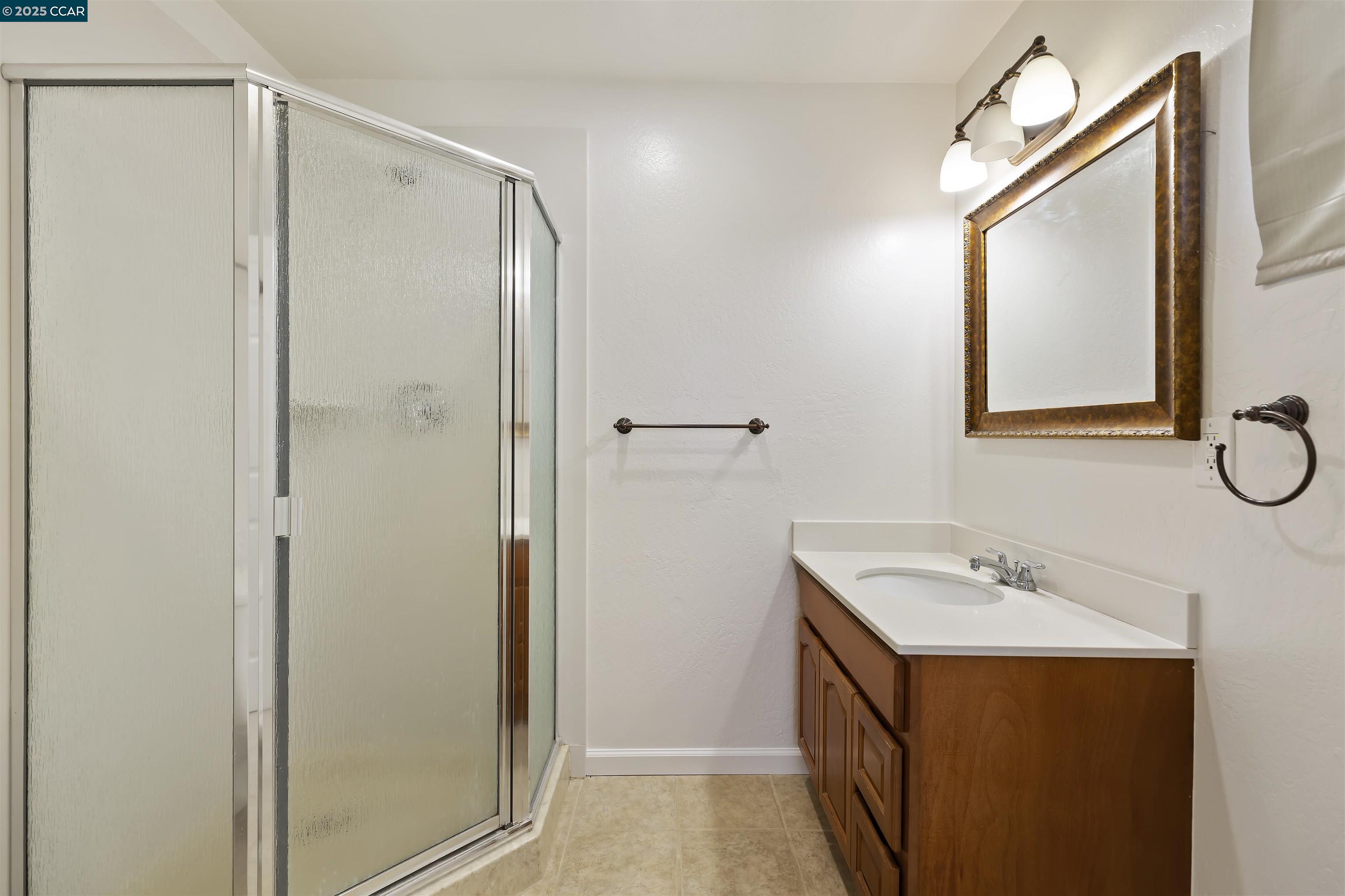 25 Bates Blvd Unit: In-Law