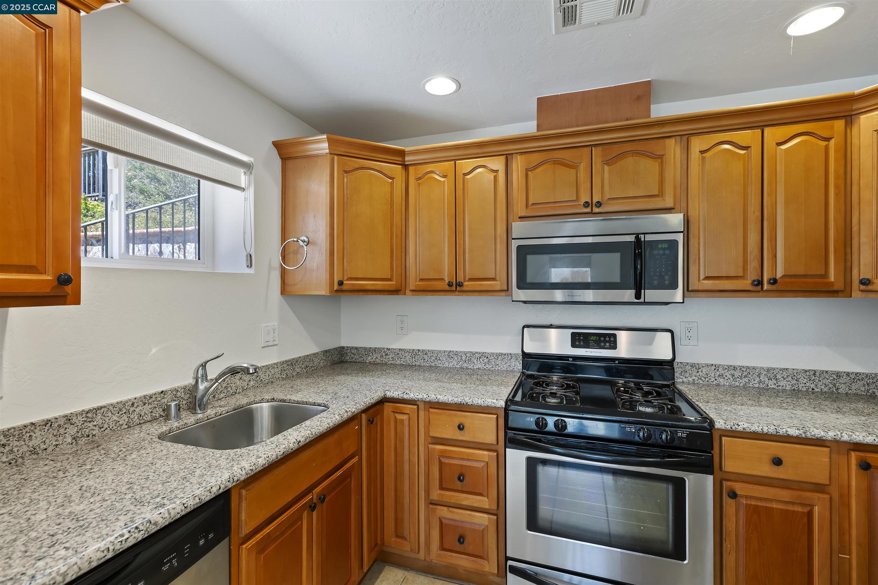 25 Bates Blvd Unit: In-Law