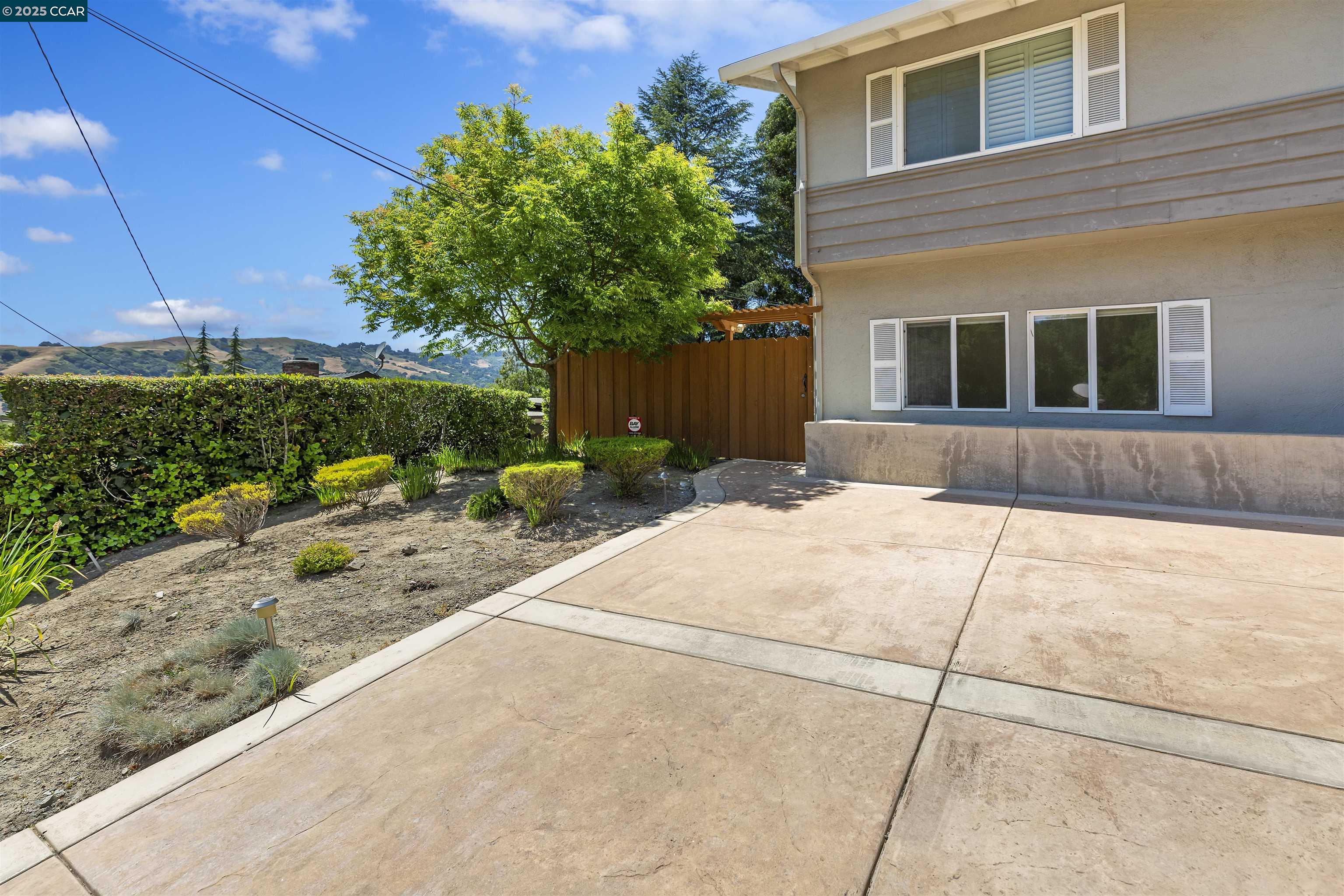 25 Bates Blvd Unit: In-Law