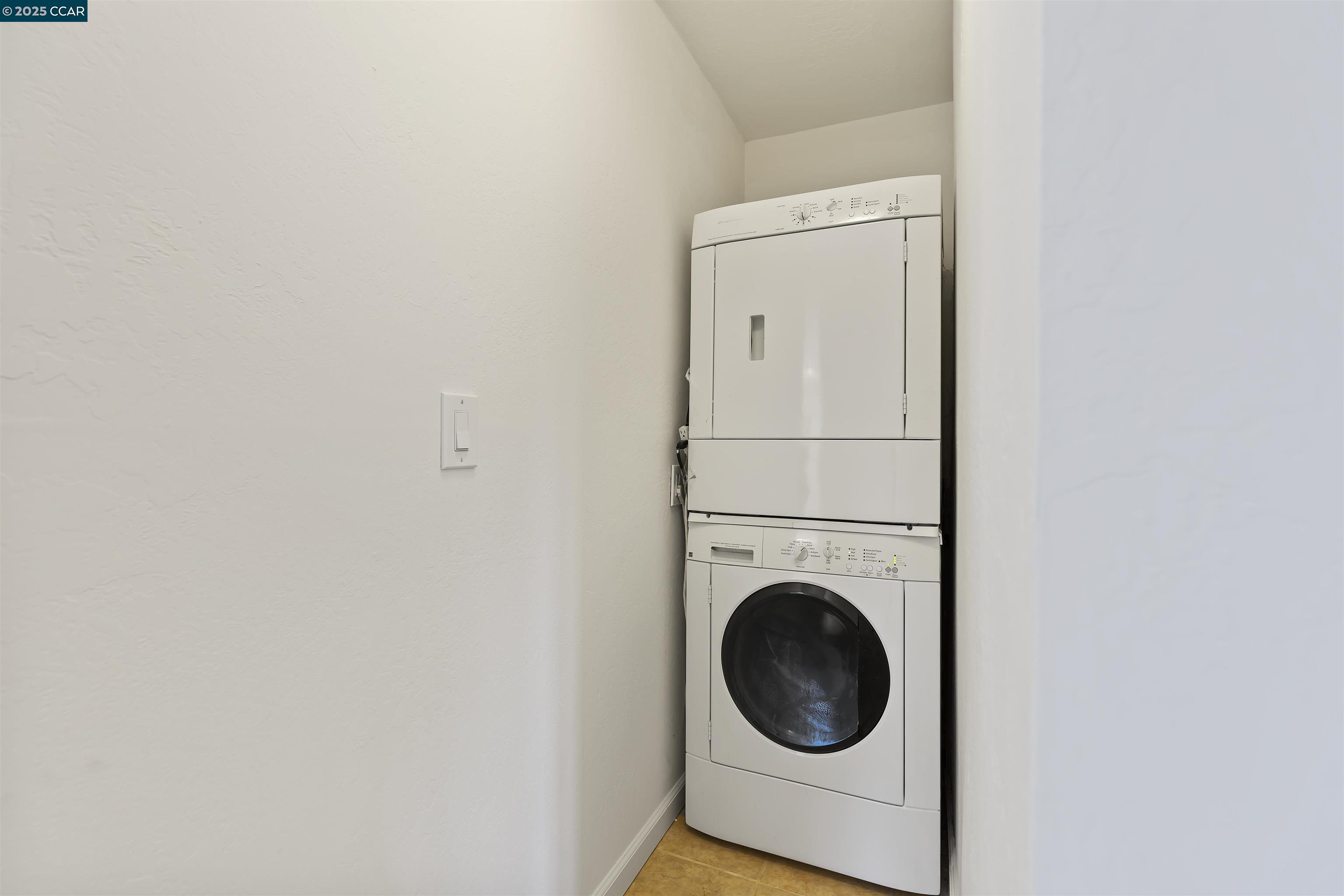 25 Bates Blvd Unit: In-Law