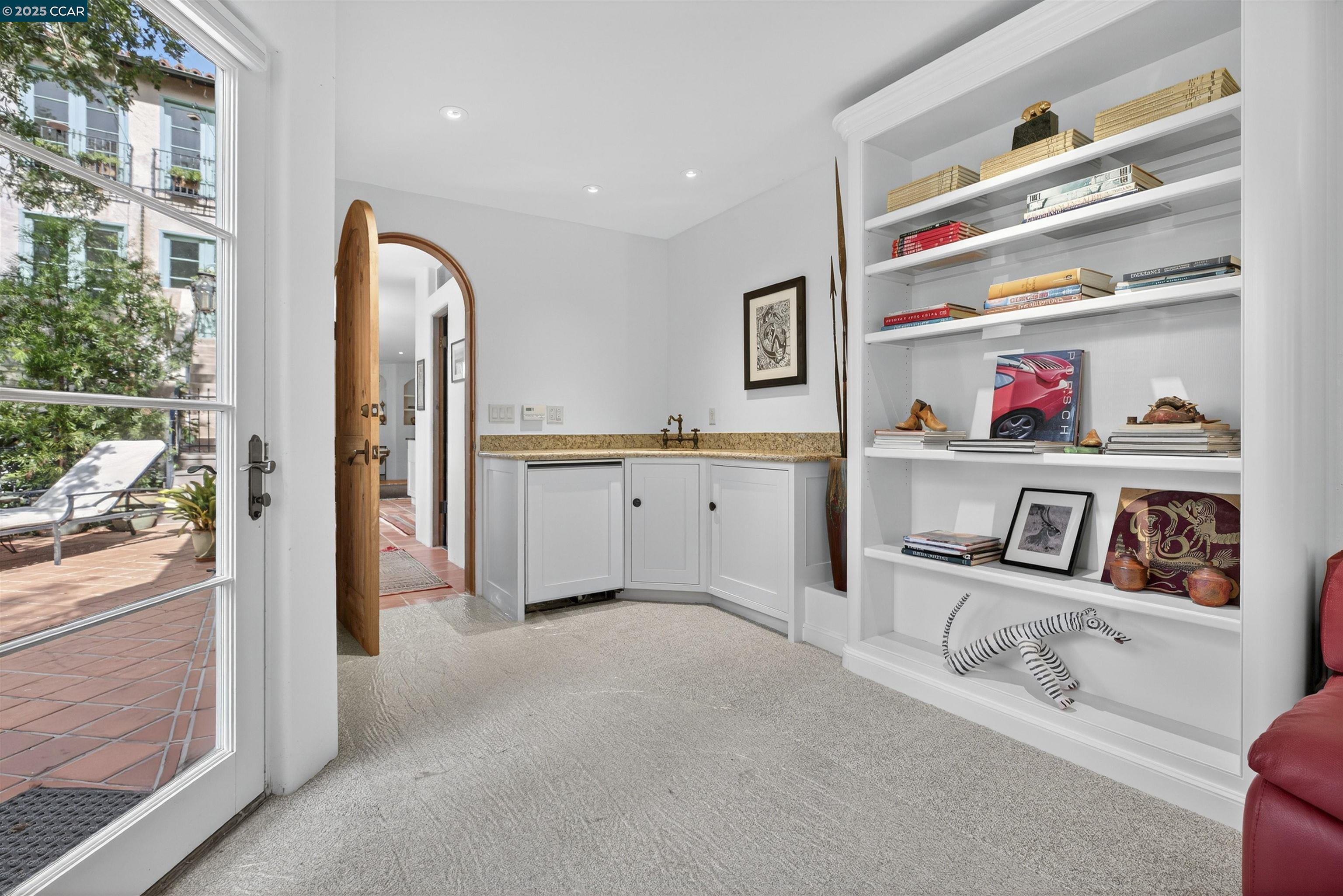 1 La Campana Rd, Apt #1