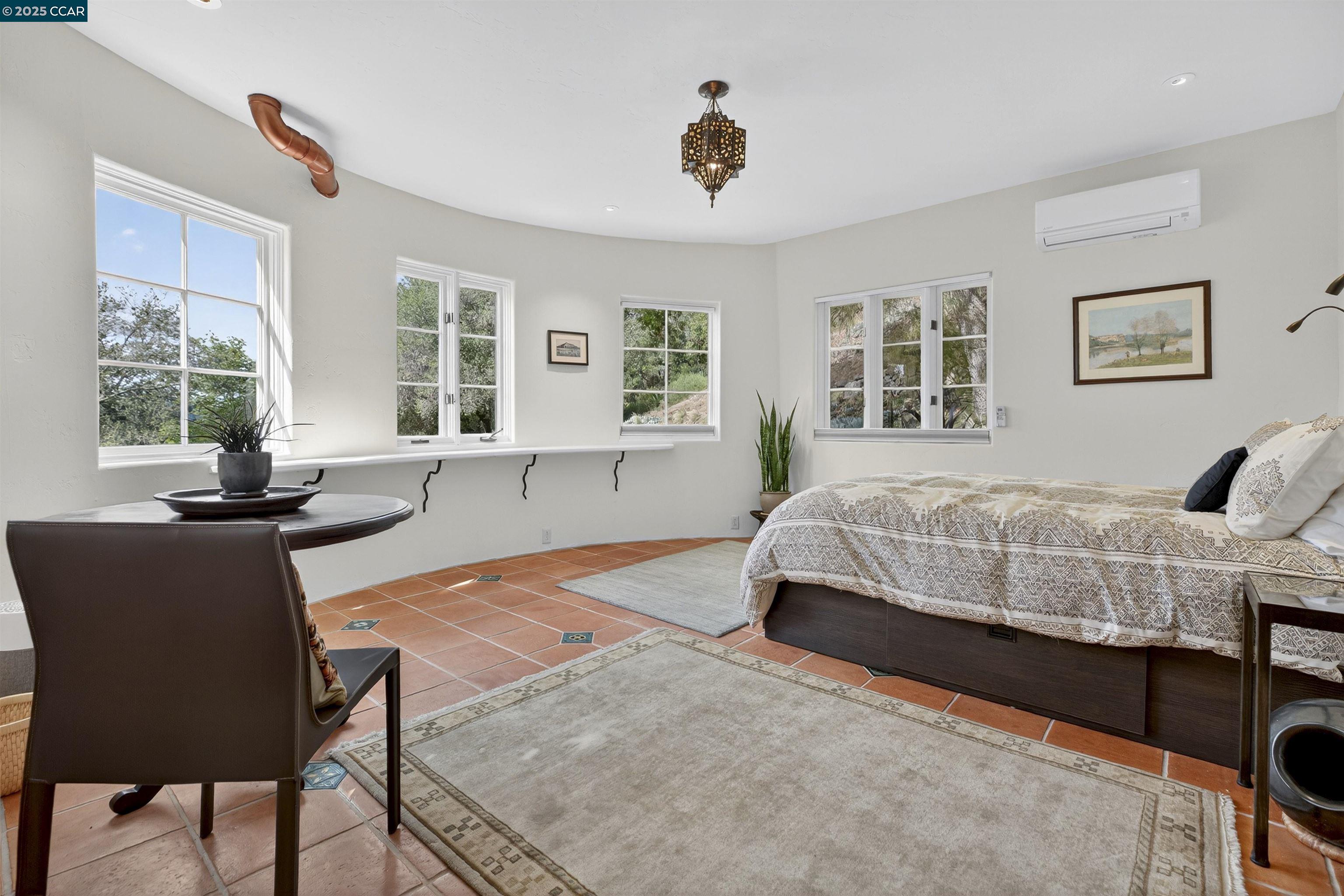 1 La Campana Rd, Apt #1