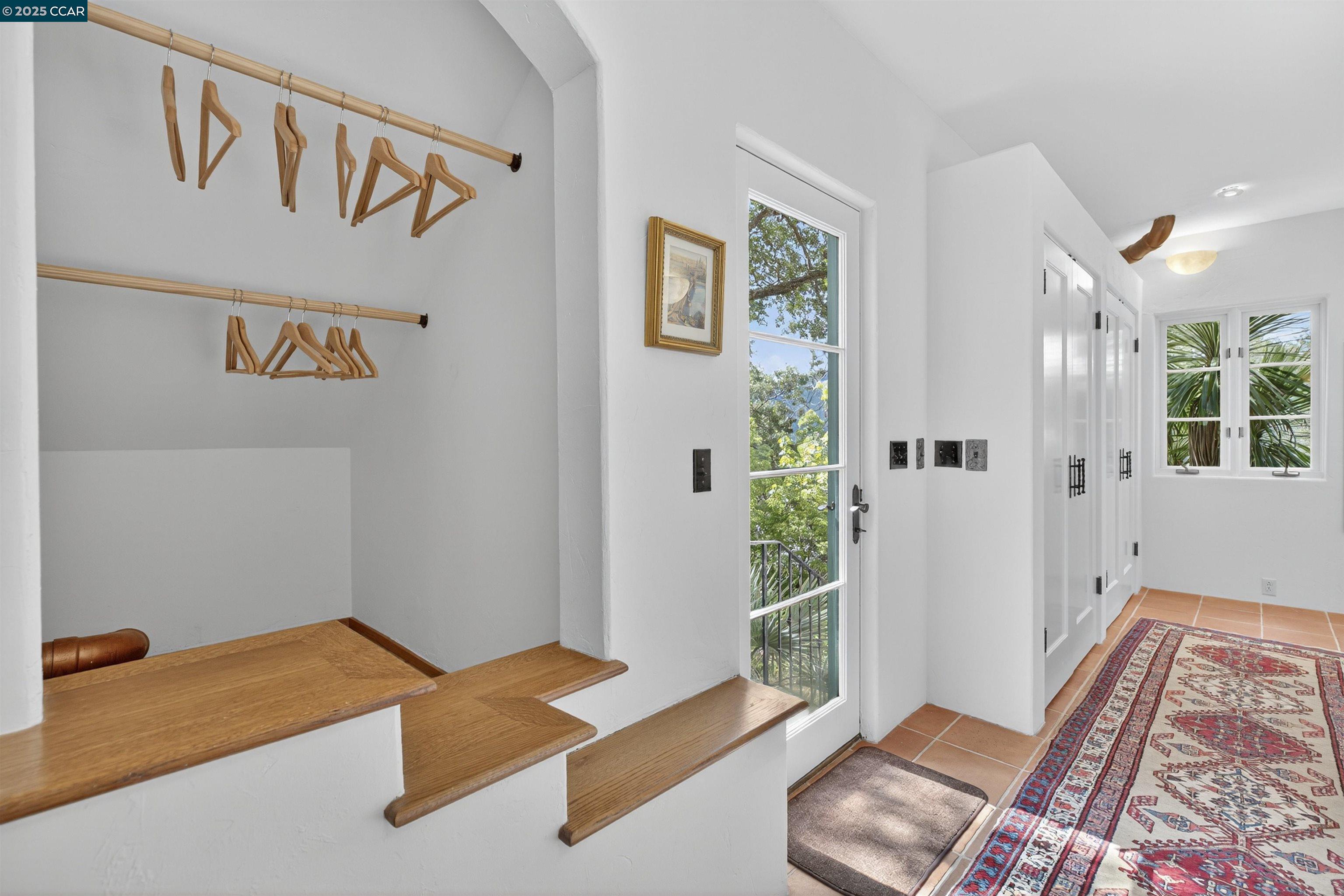 1 La Campana Rd, Apt #1