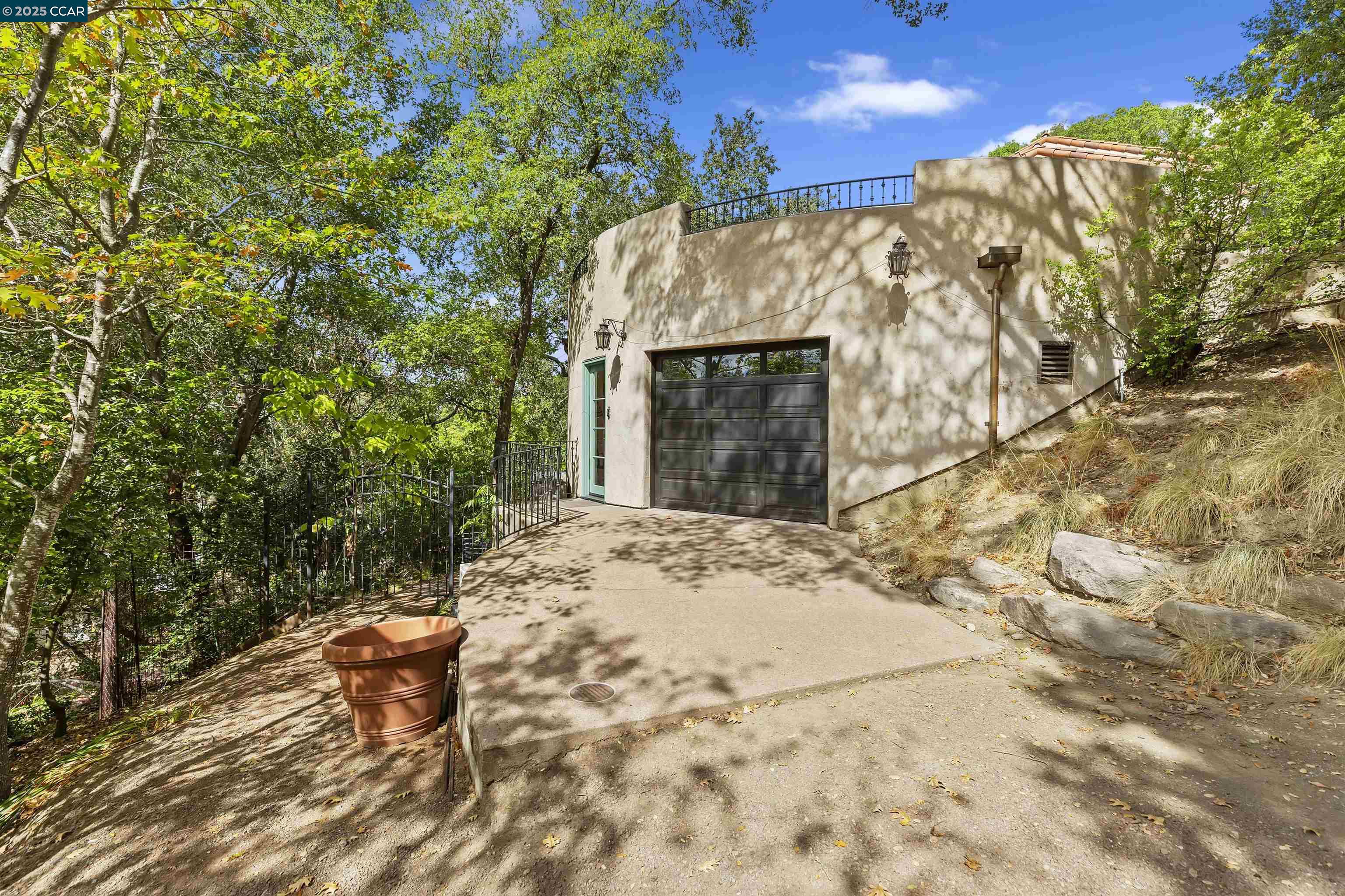 1 La Campana Rd, Apt #1