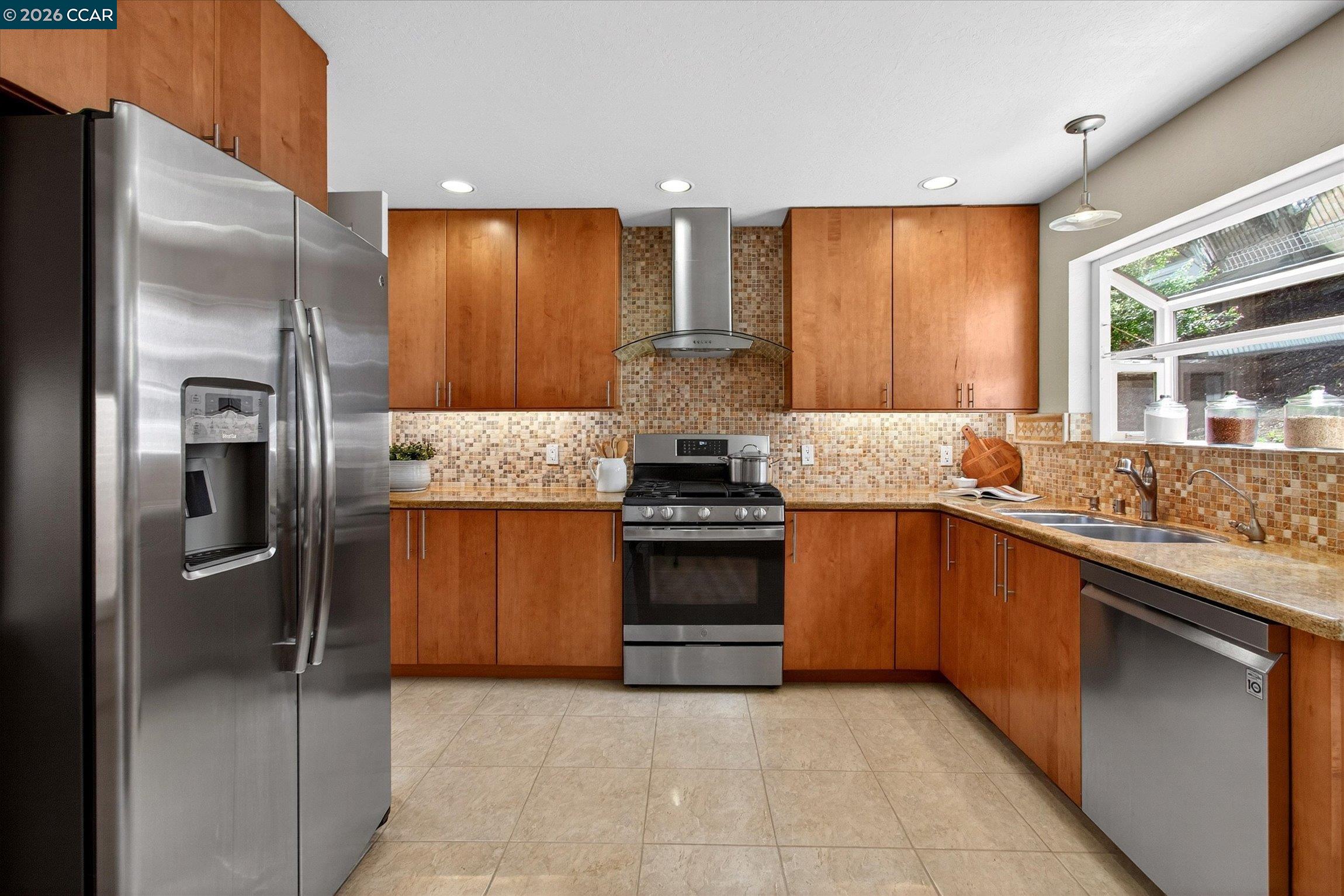 28 Rheem Blvd