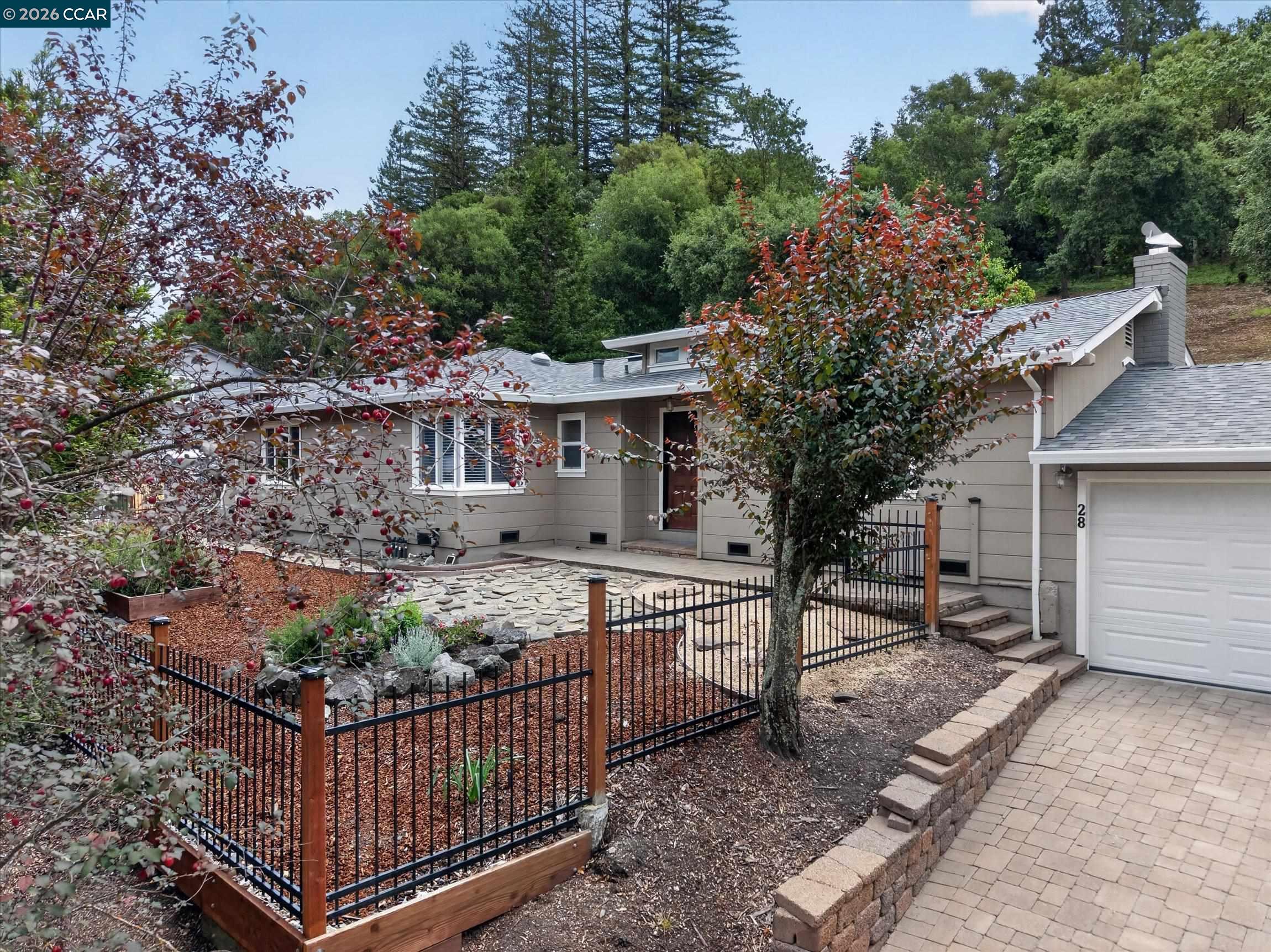 28 Rheem Blvd