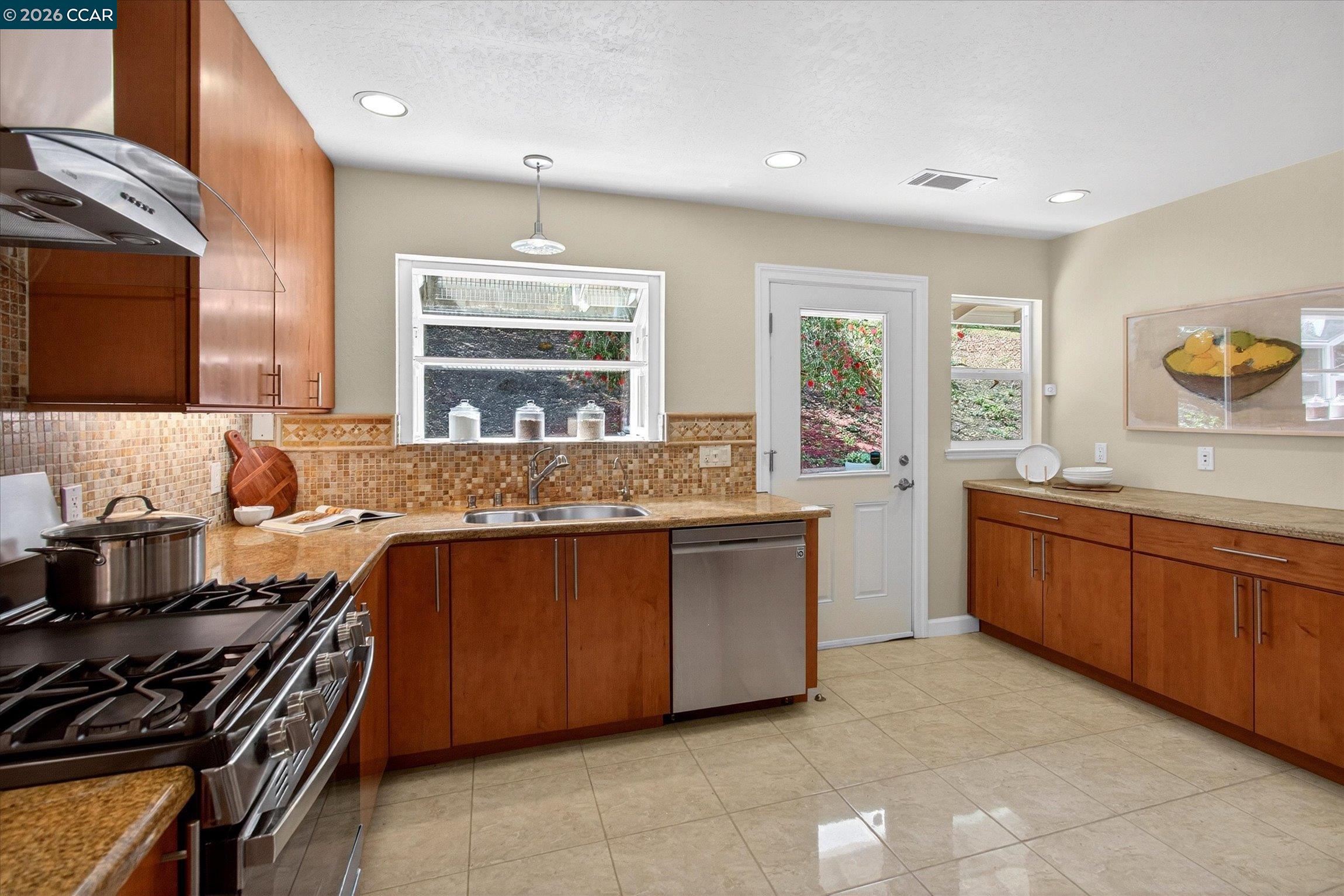 28 Rheem Blvd