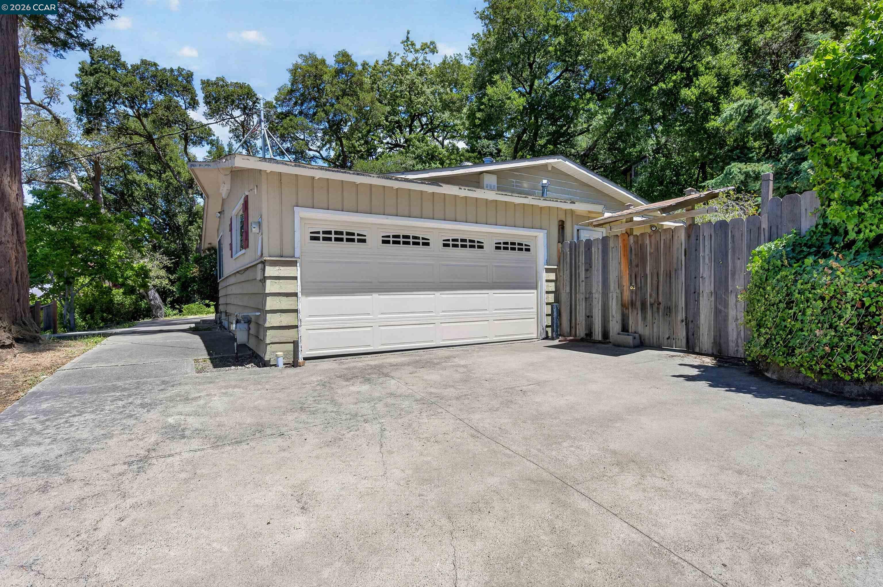 3 Shadow Creek Ln