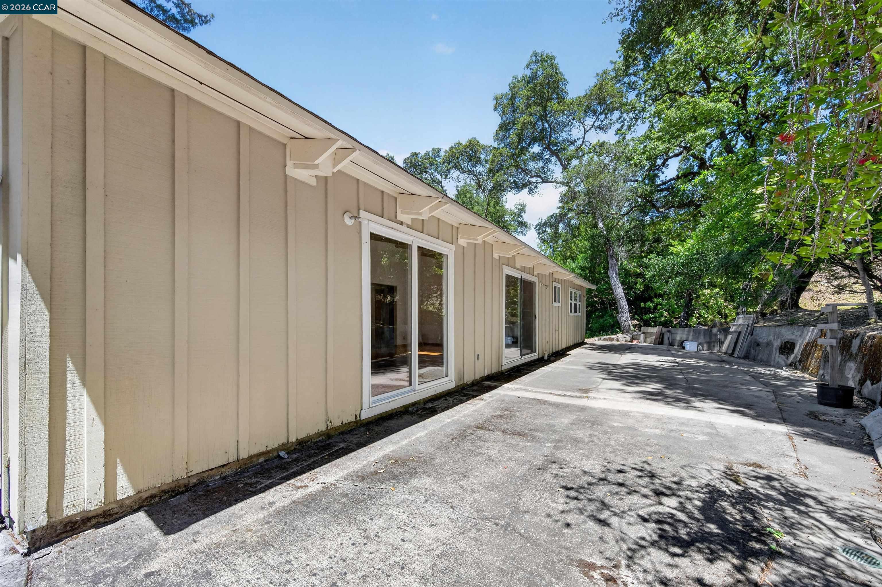 3 Shadow Creek Ln