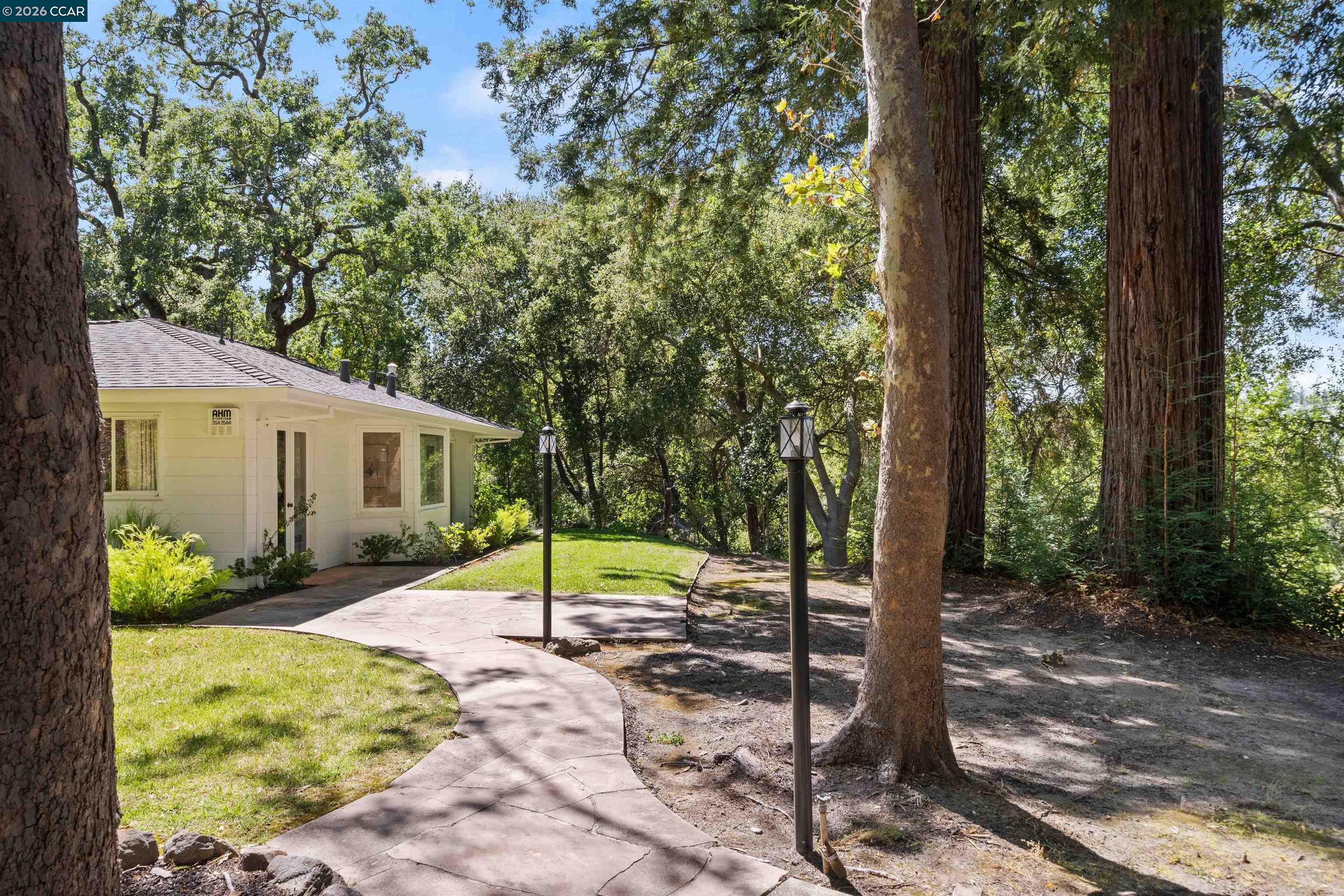 18 Sycamore Rd