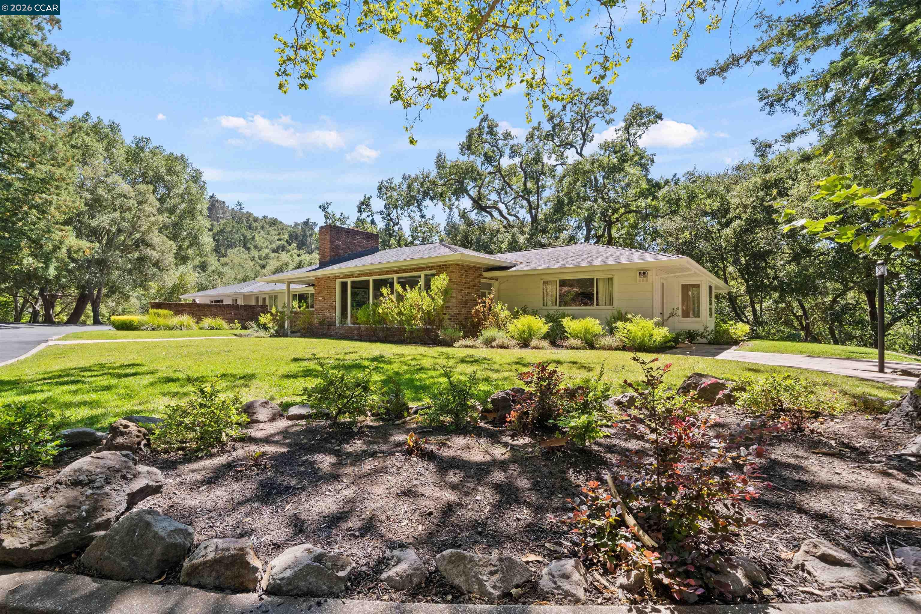 18 Sycamore Rd