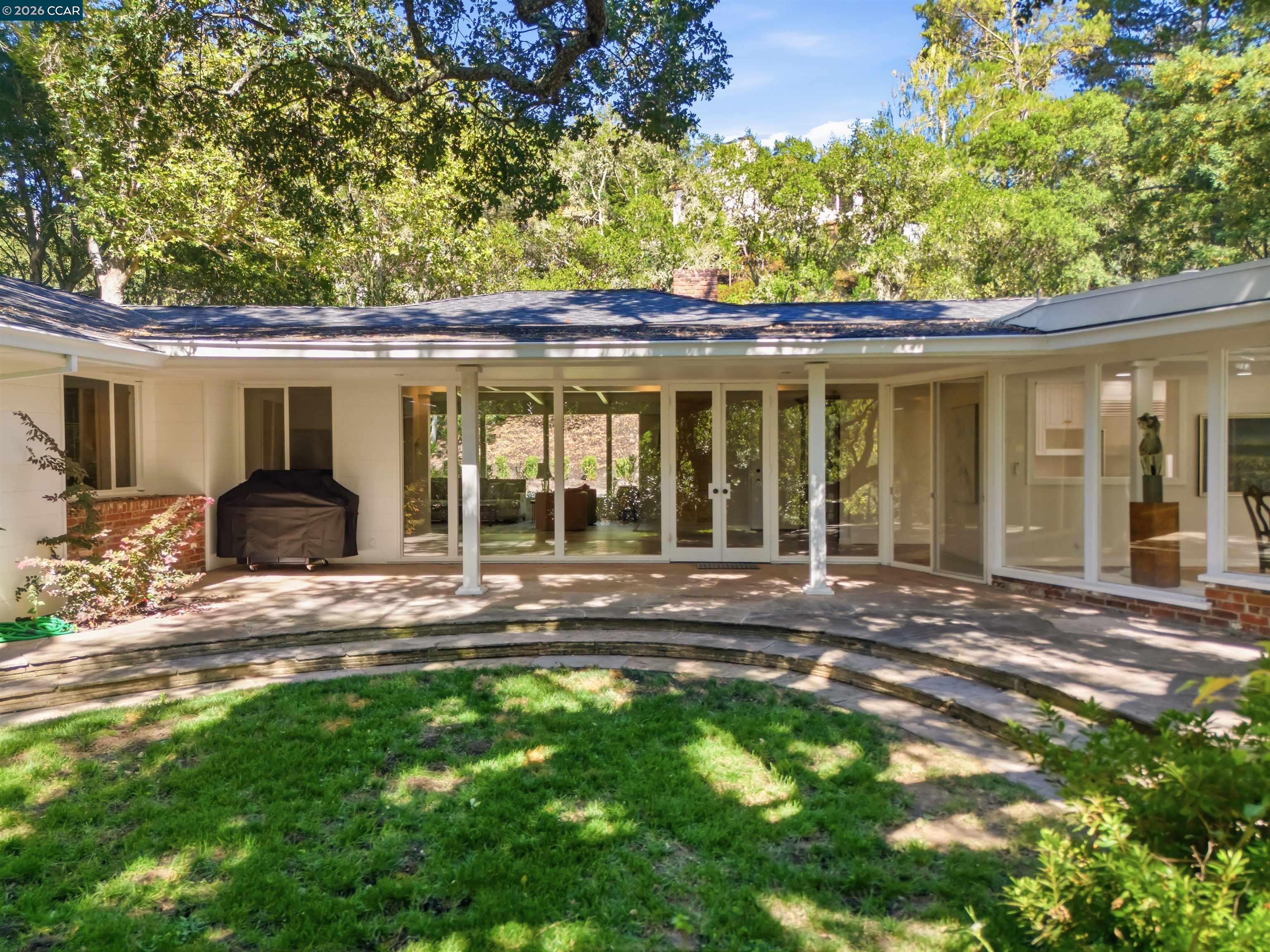 18 Sycamore Rd