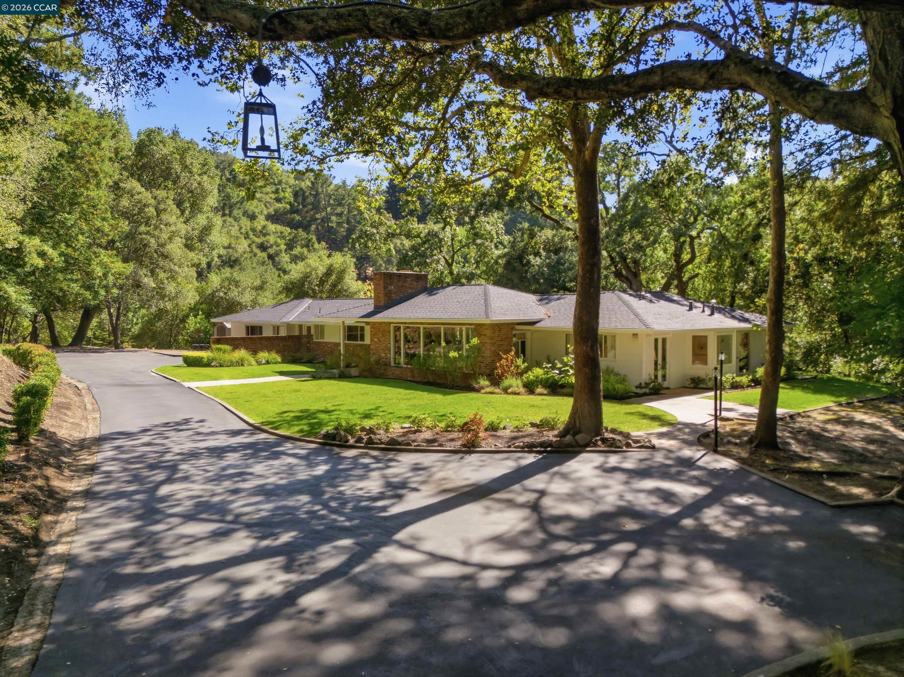 18 Sycamore Rd