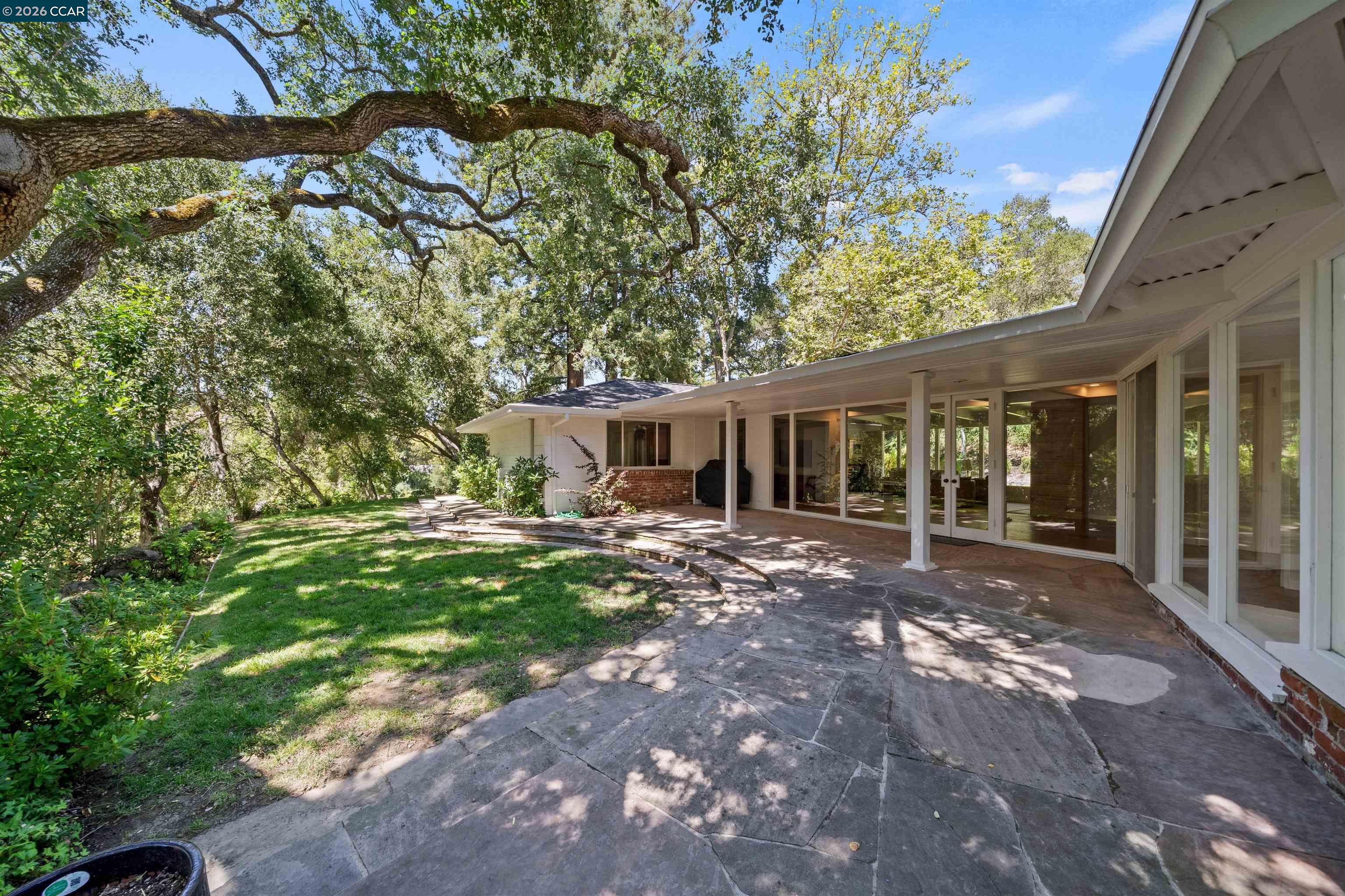 18 Sycamore Rd