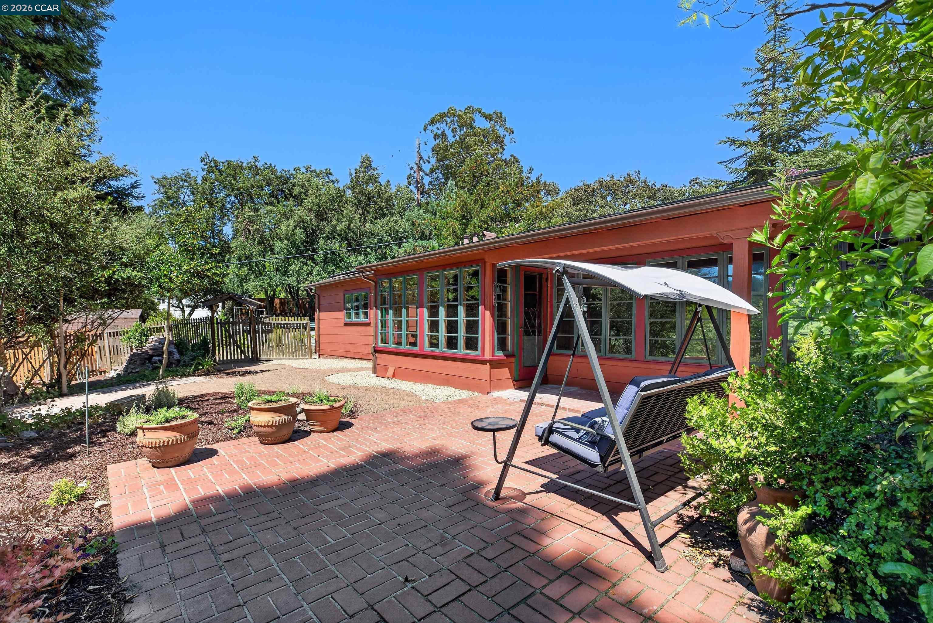 755 Glenside Dr