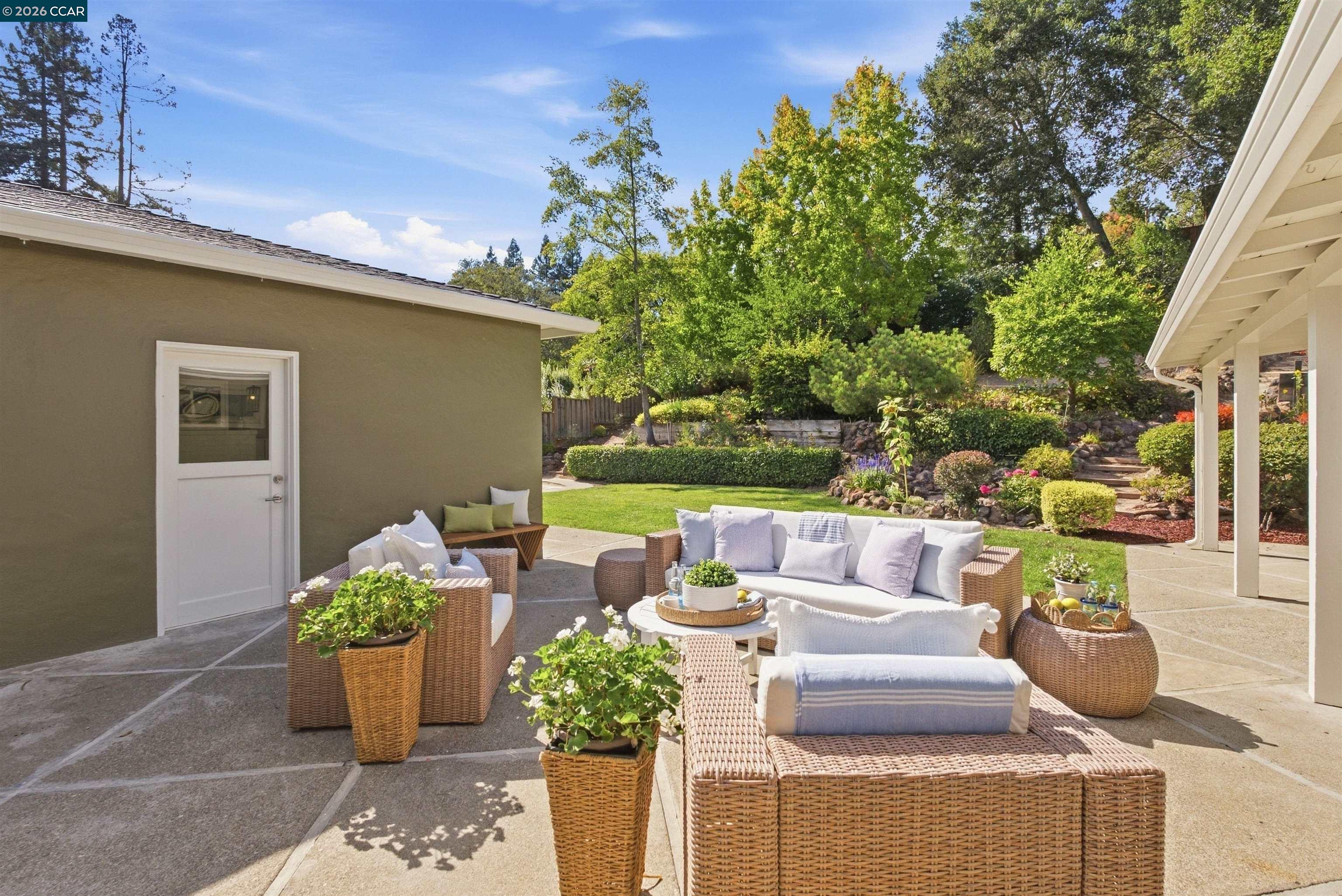 57 Lombardy Ln