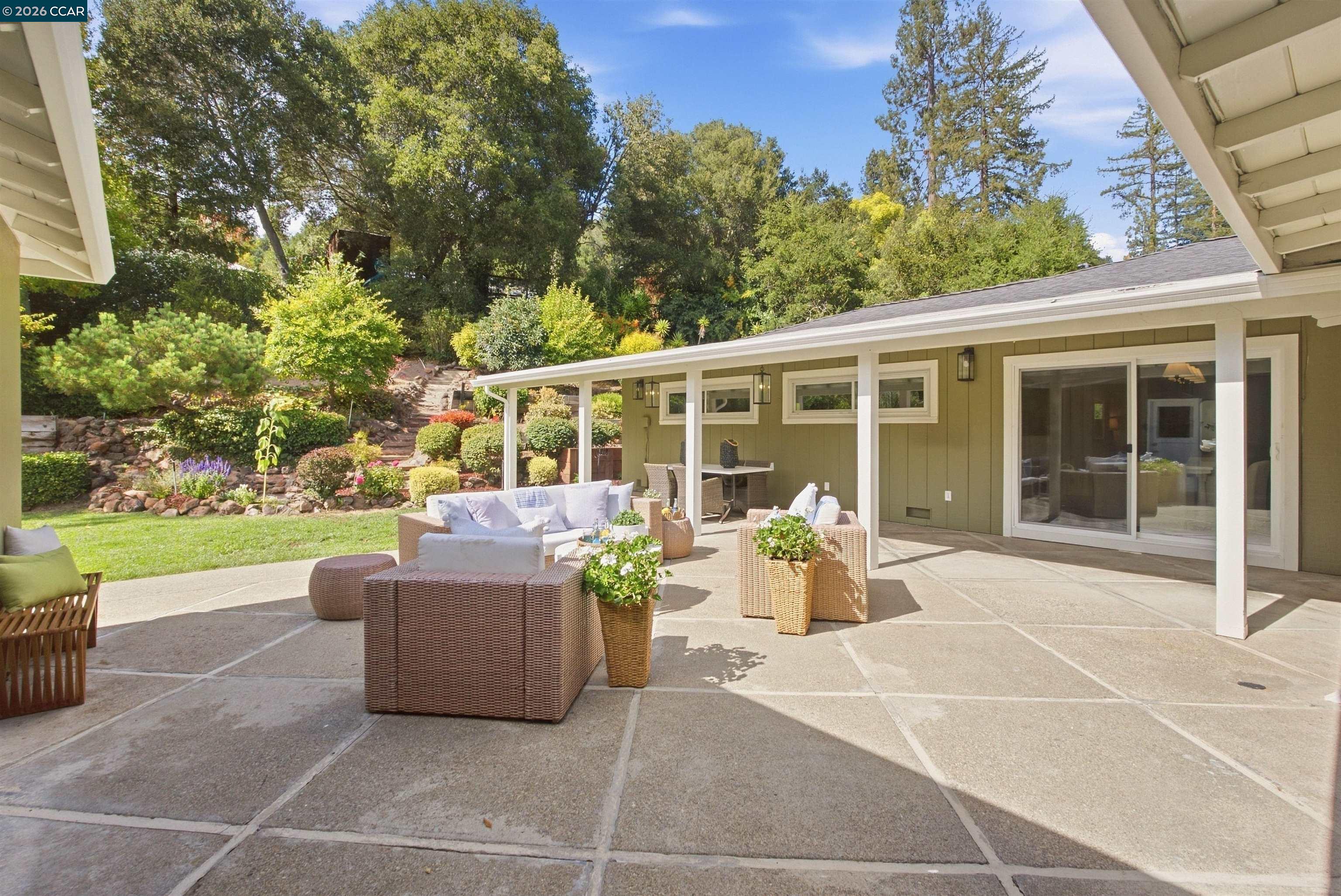 57 Lombardy Ln