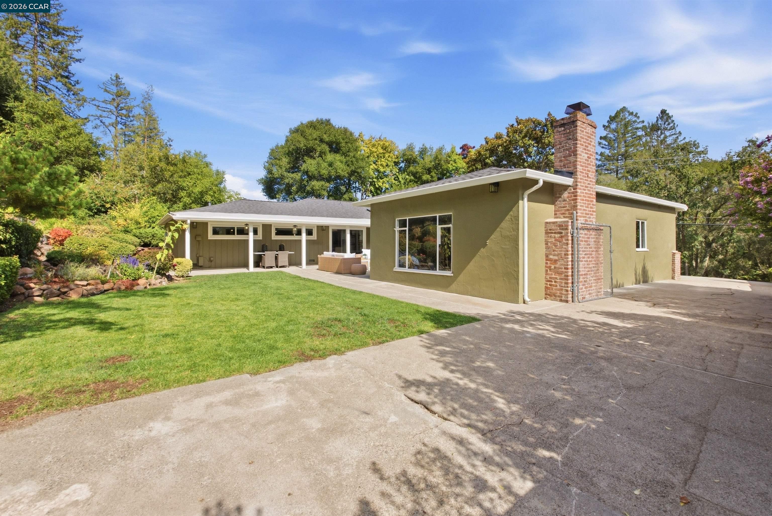 57 Lombardy Ln