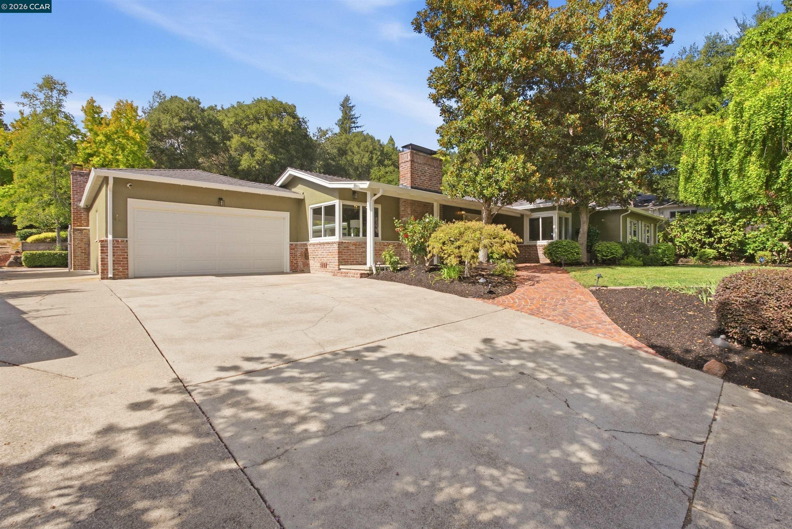 57 Lombardy Ln