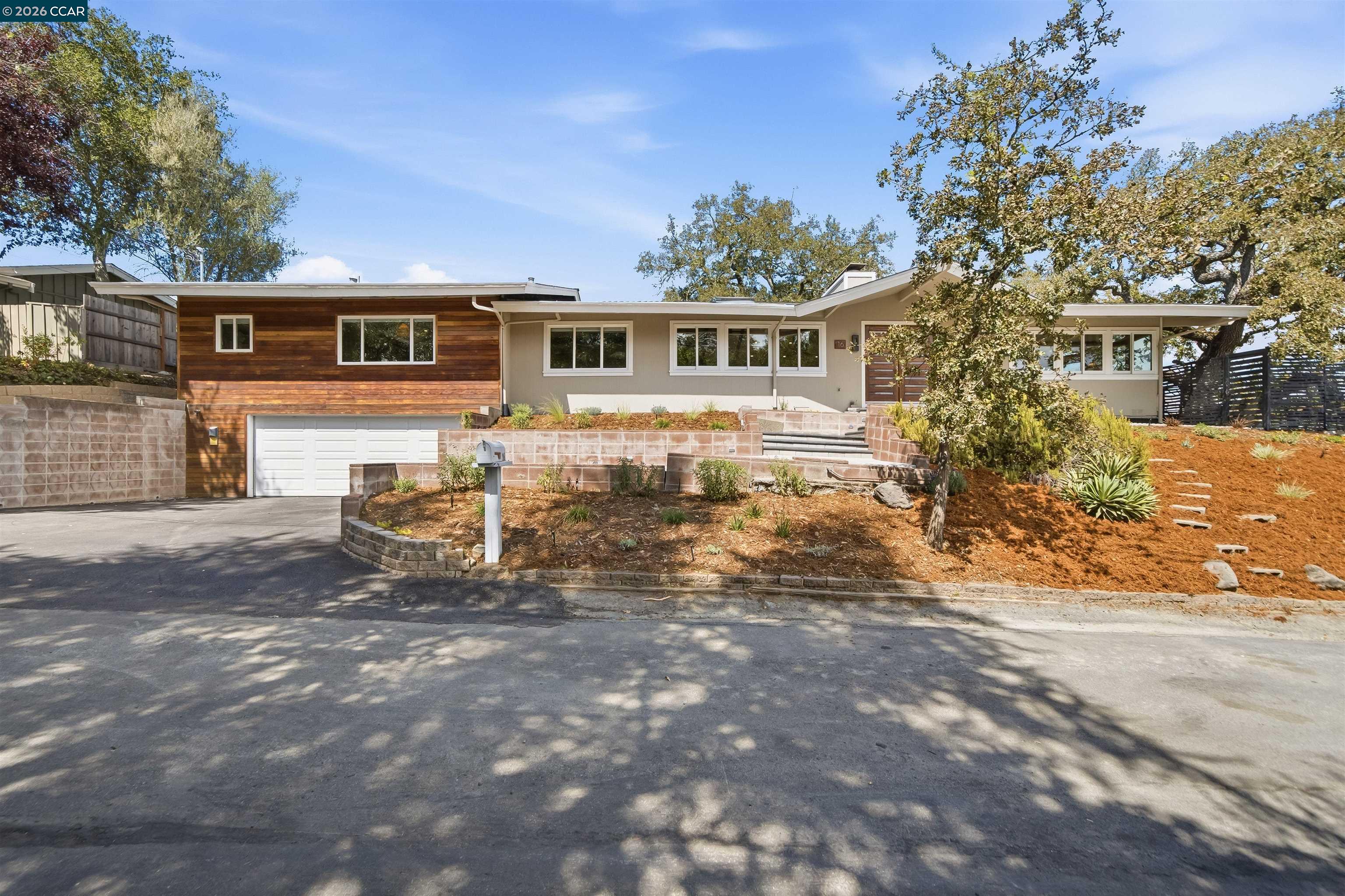 16 Ridge Ln