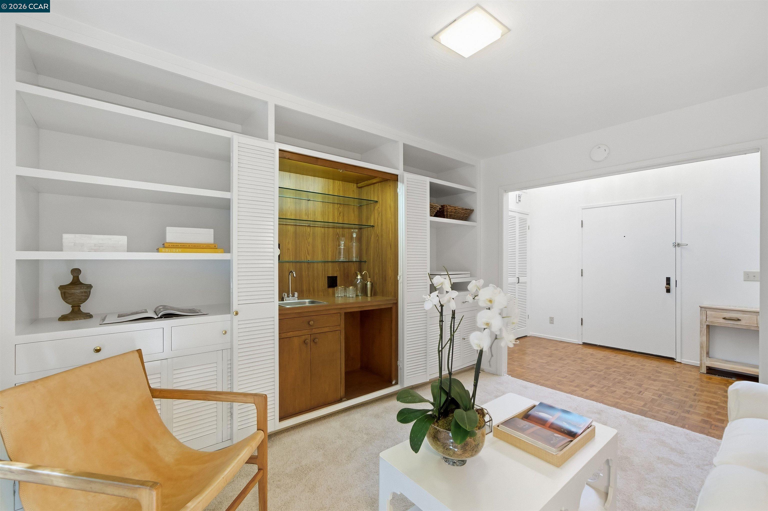 41 E Altarinda Dr