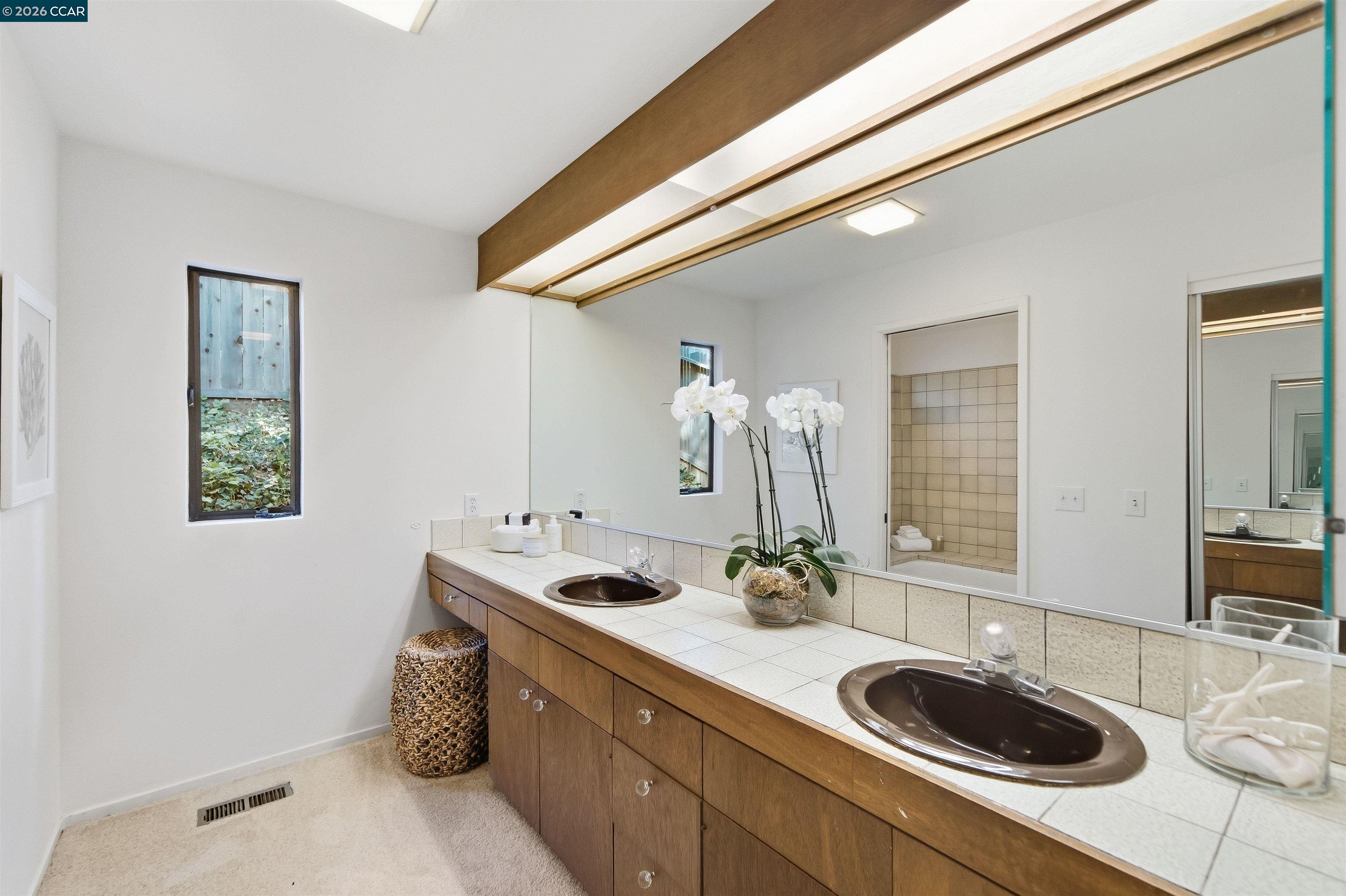 41 E Altarinda Dr