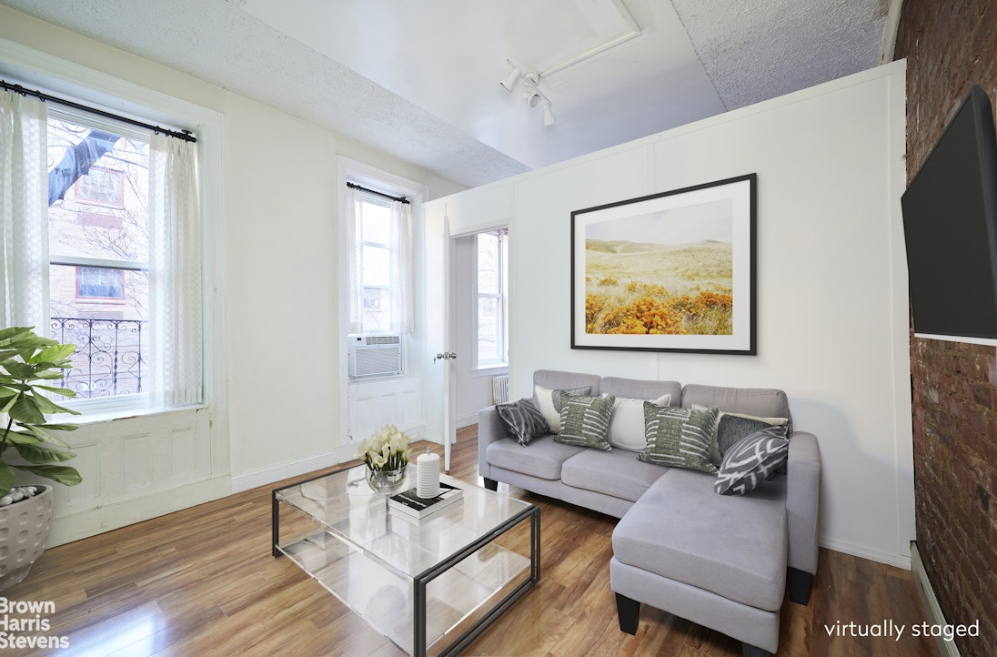 124 THOMPSON Street 3