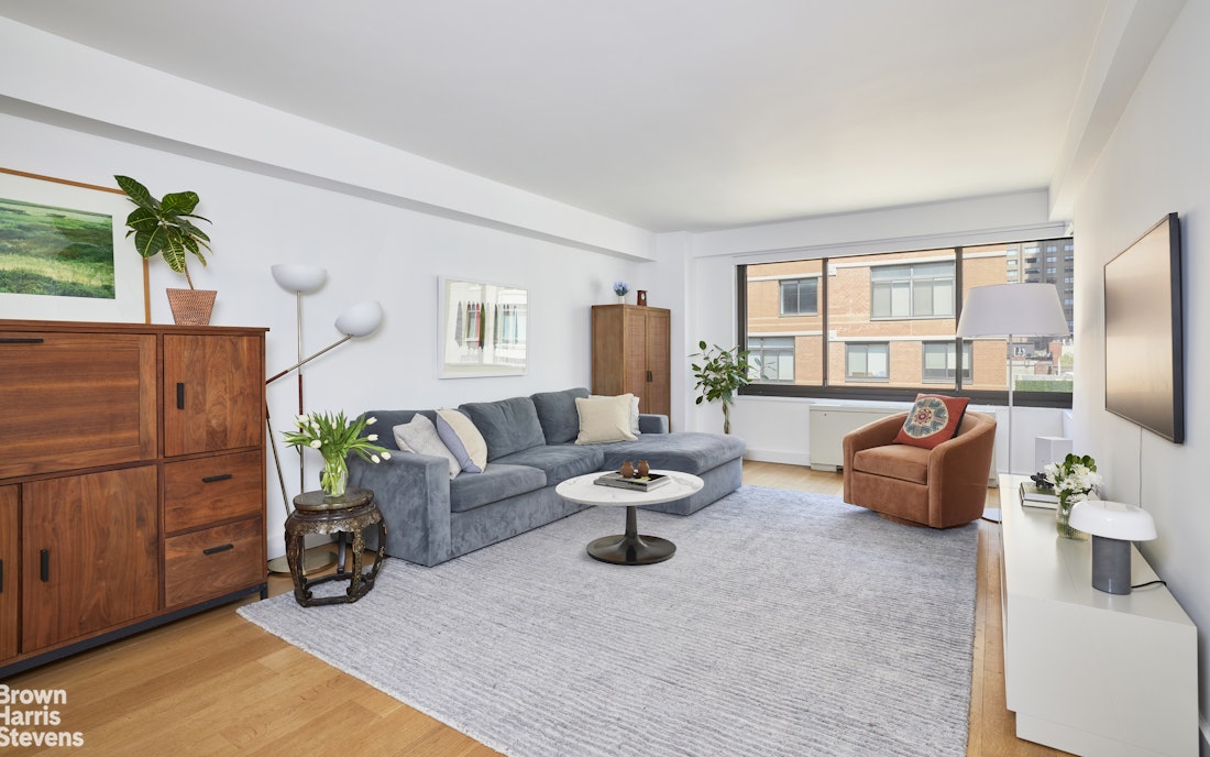 10 E END Avenue 11E