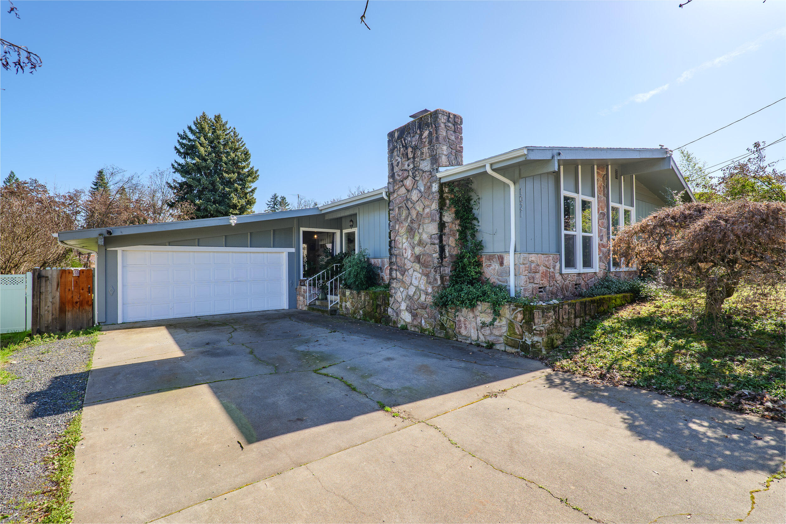 1021 Vista Drive