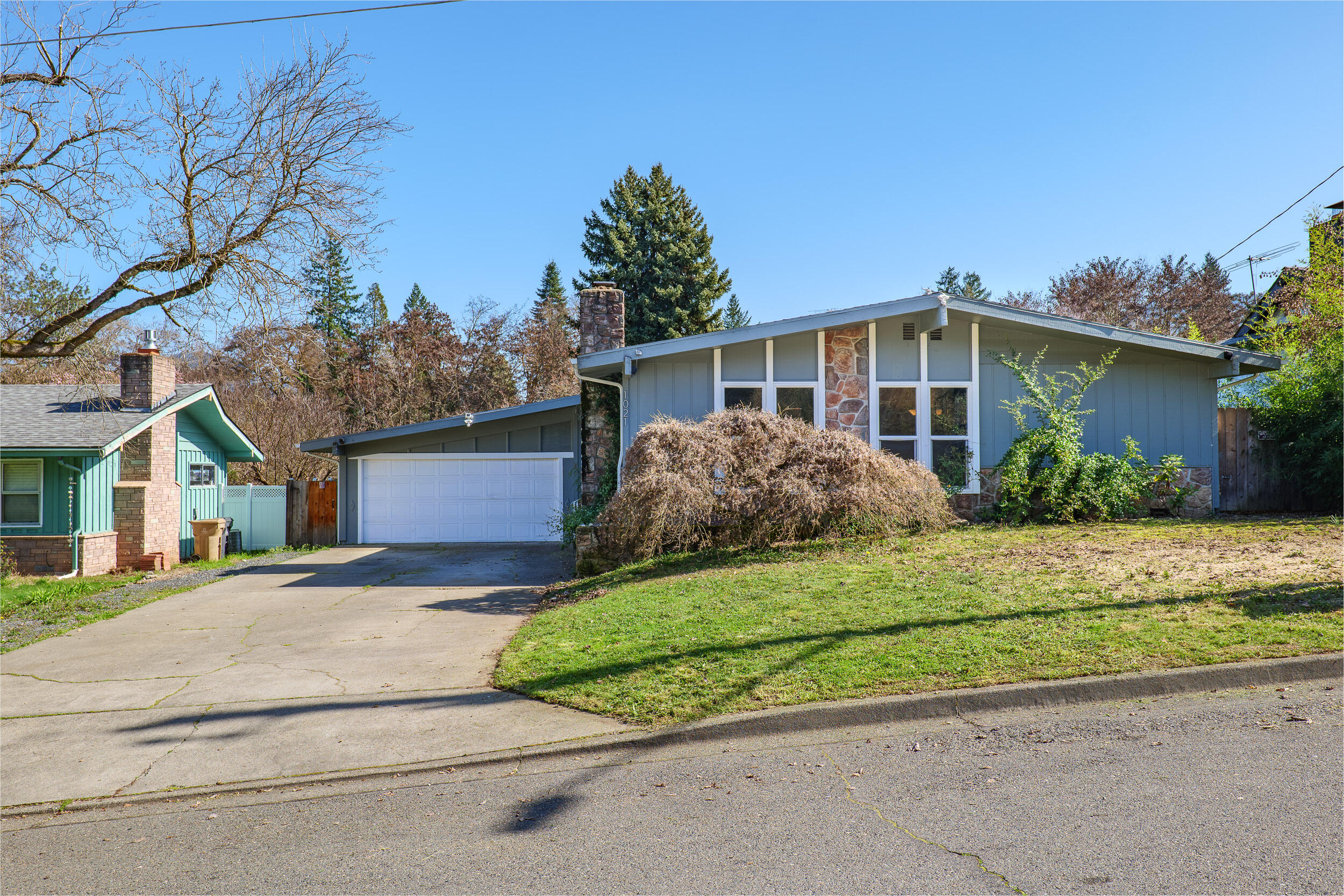 1021 Vista Drive