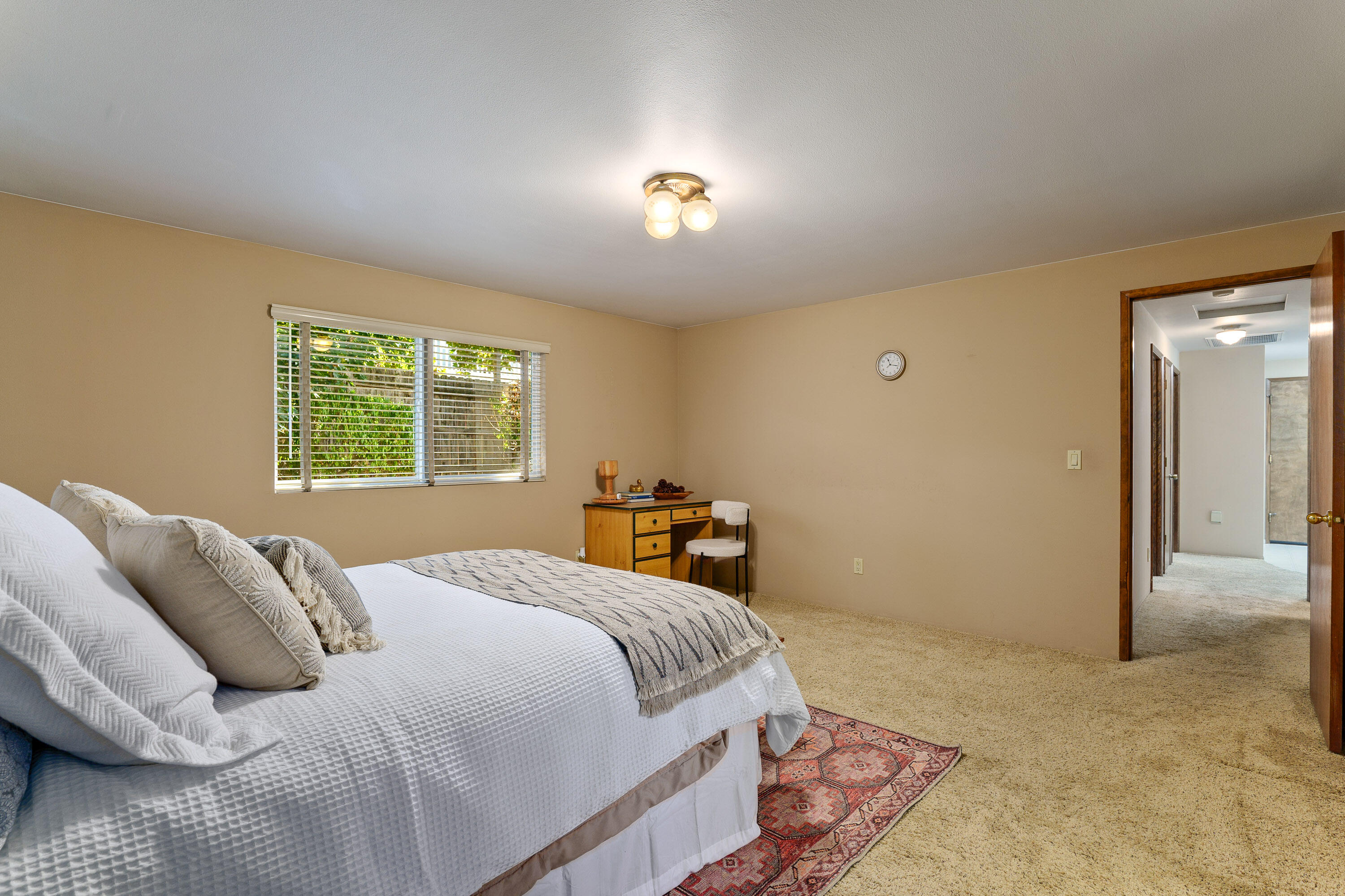 462 NE Sovereign Avenue