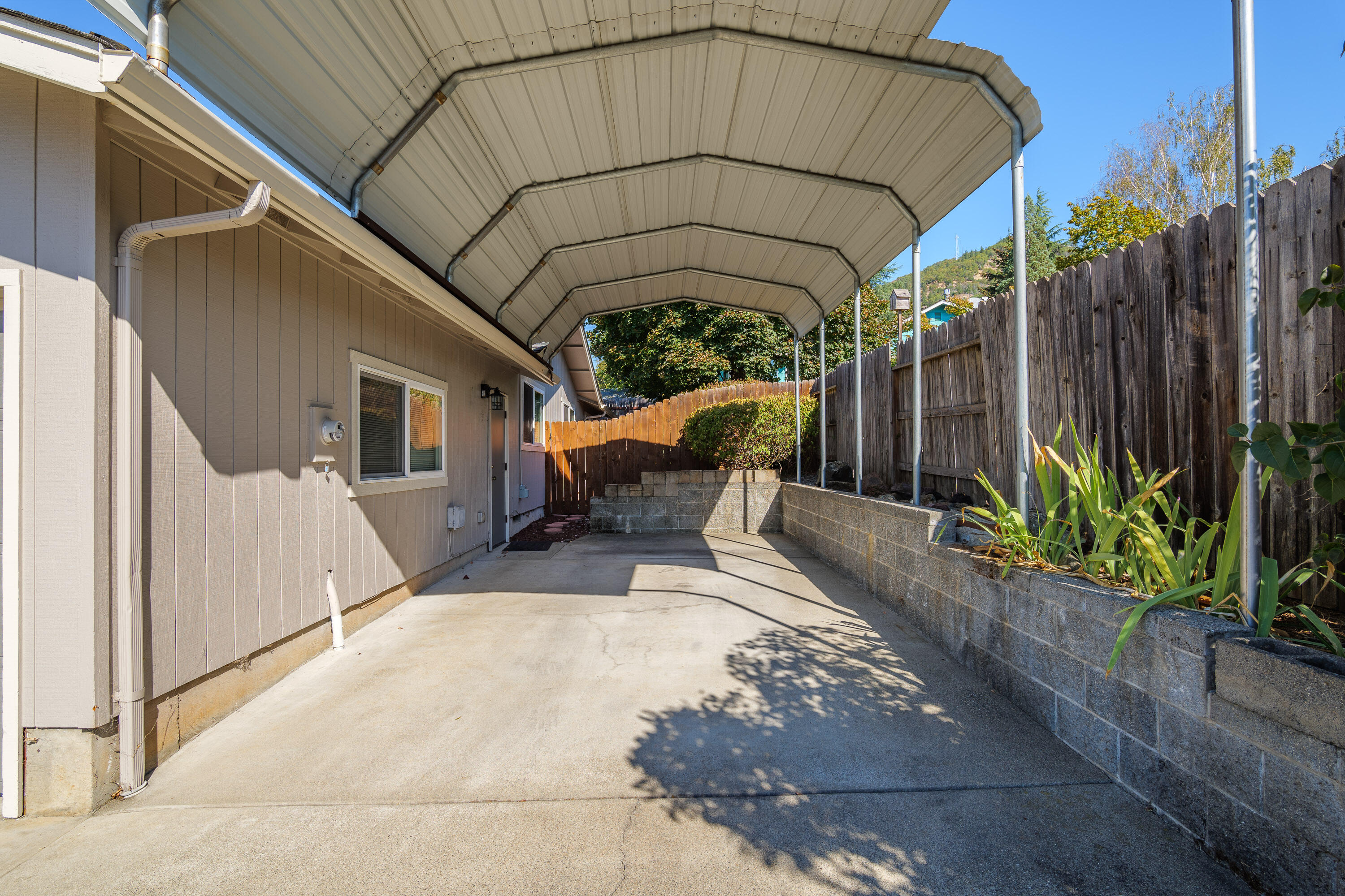 462 NE Sovereign Avenue