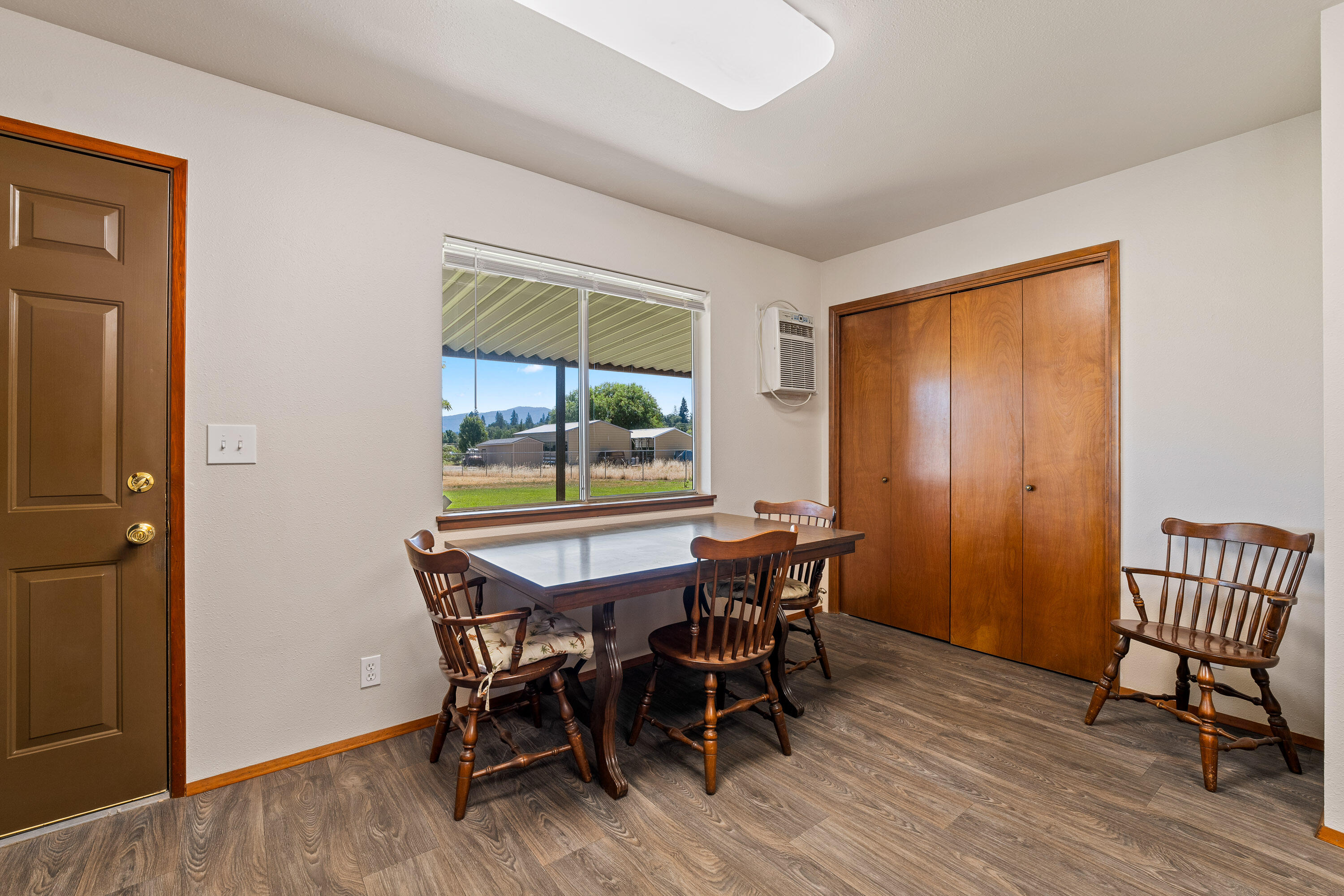 1533 Boundary Road