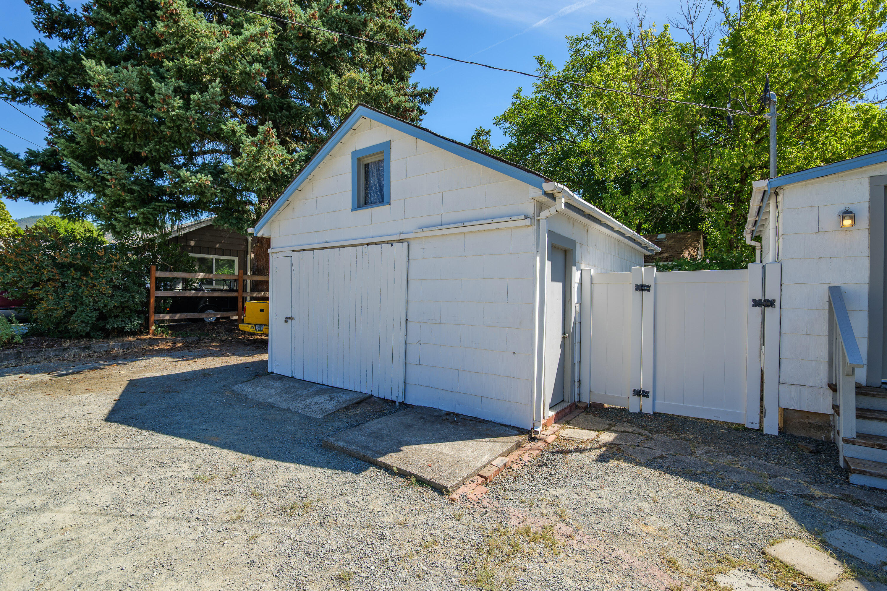 702 NE A Street