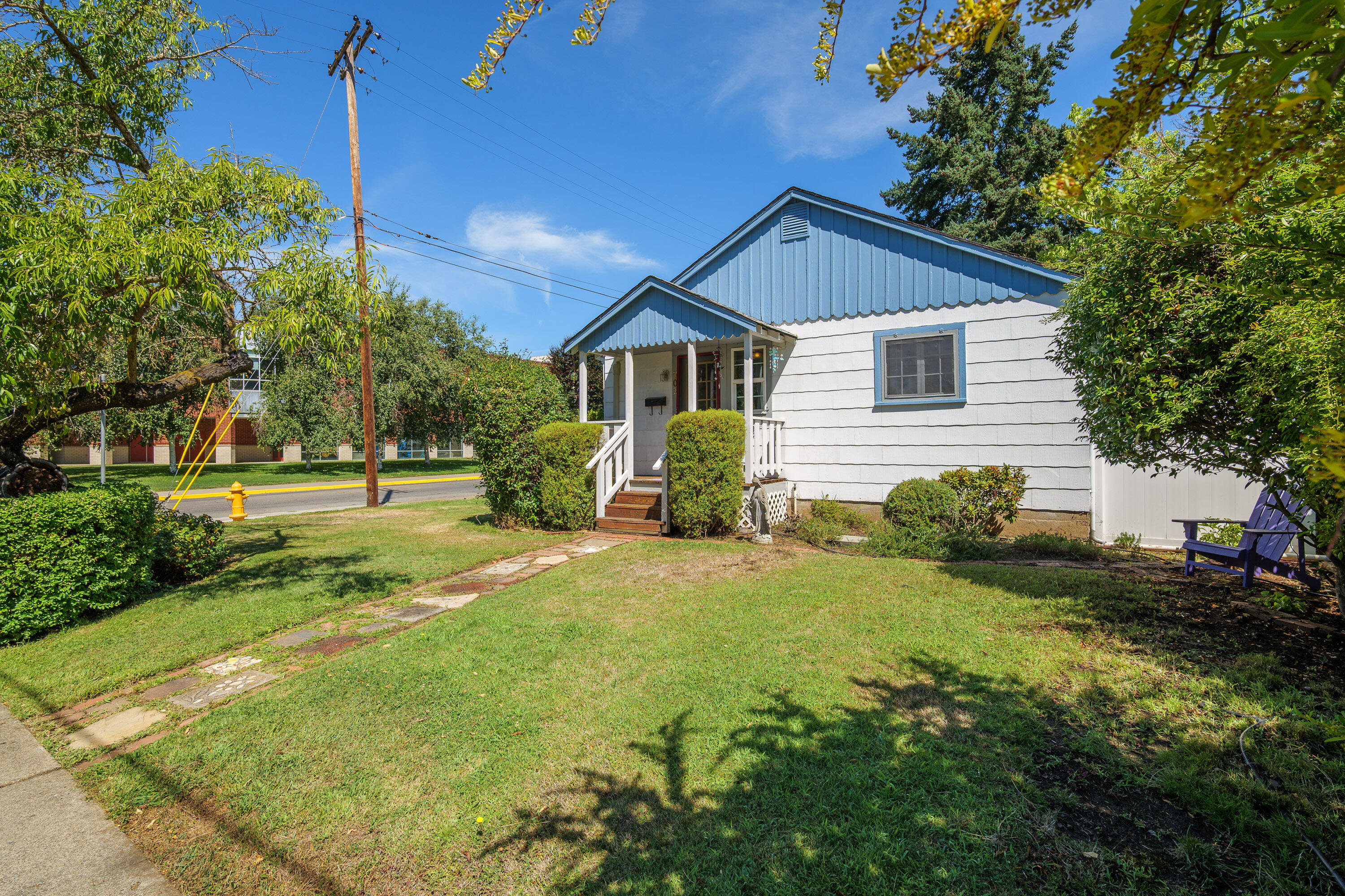 702 NE A Street