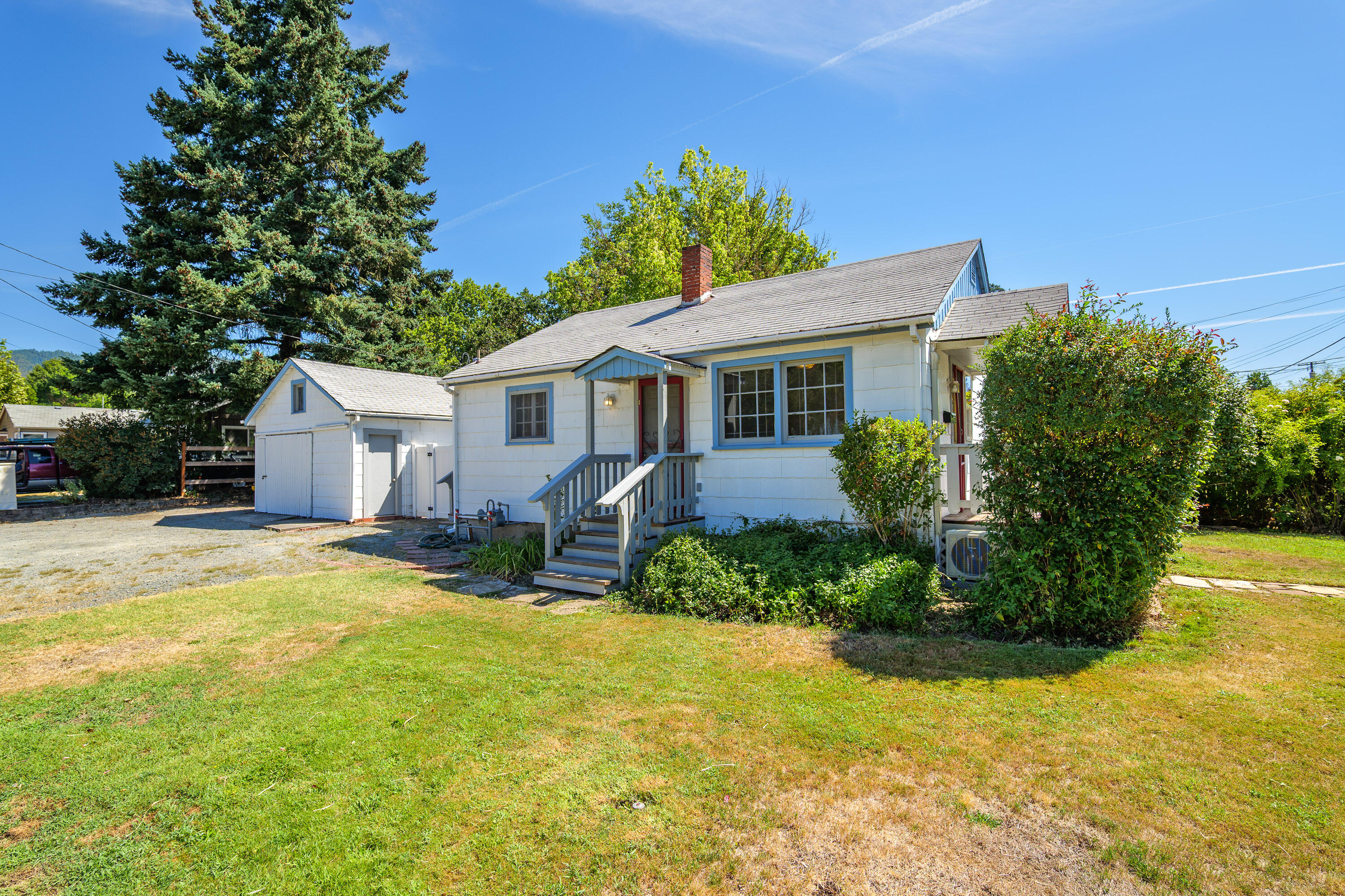 702 NE A Street