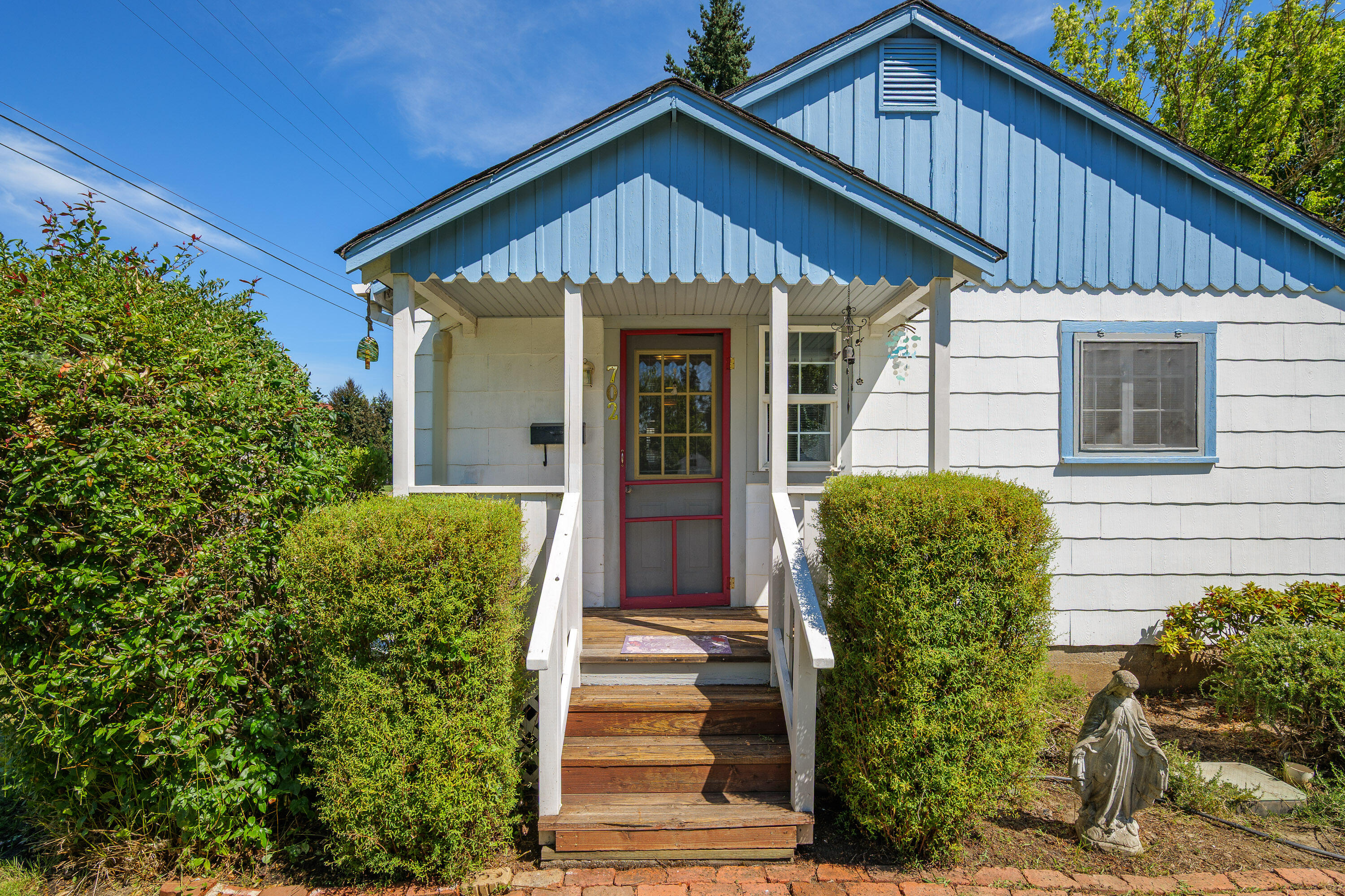 702 NE A Street